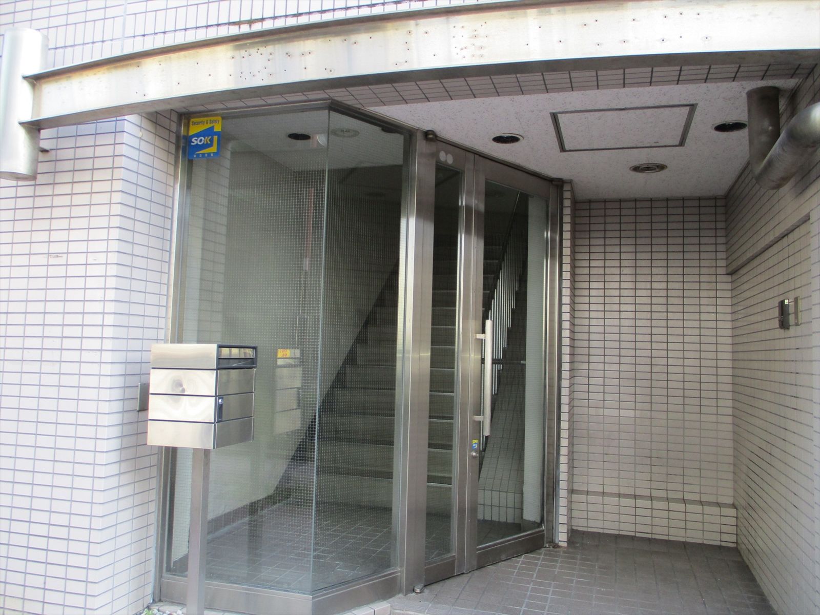 オフィスビルエントランス
