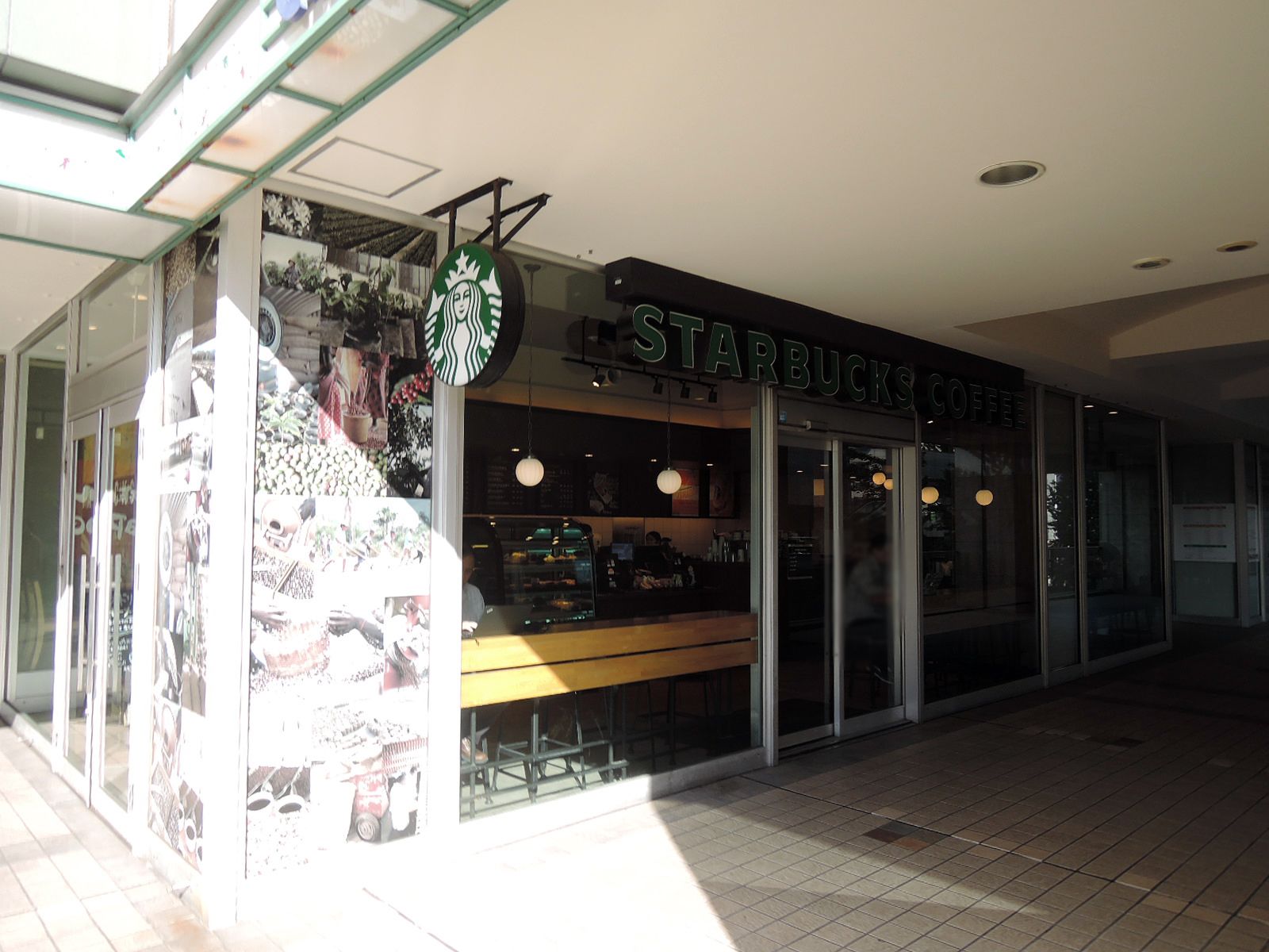 2階にあるスターバックス