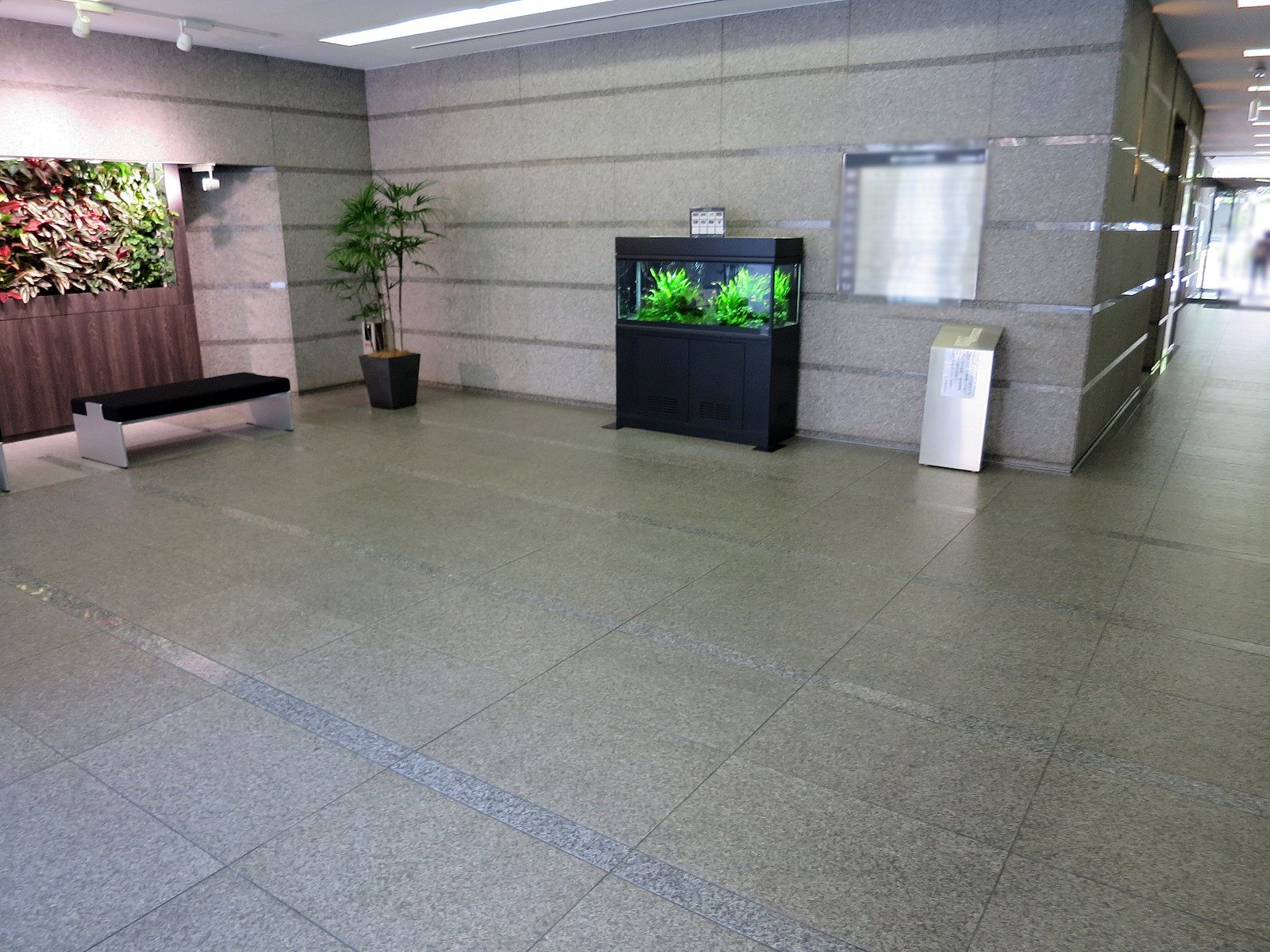 エントランスホール