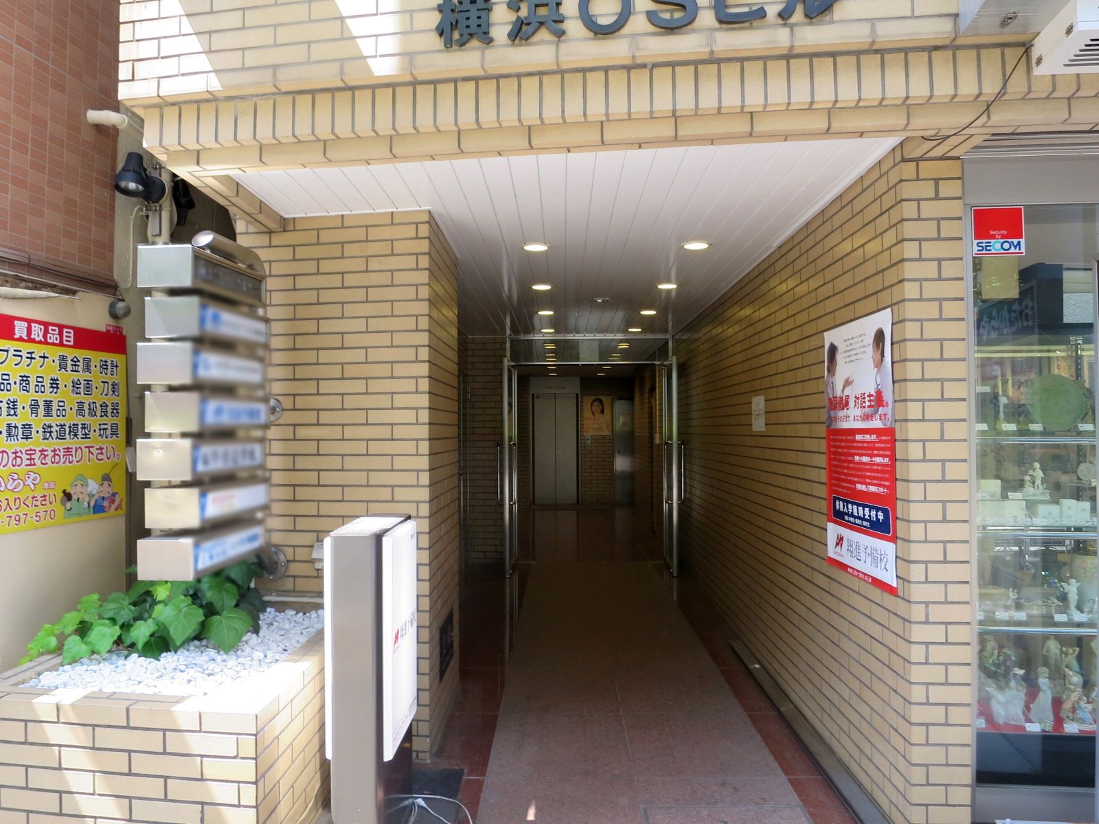 オフィス出入口