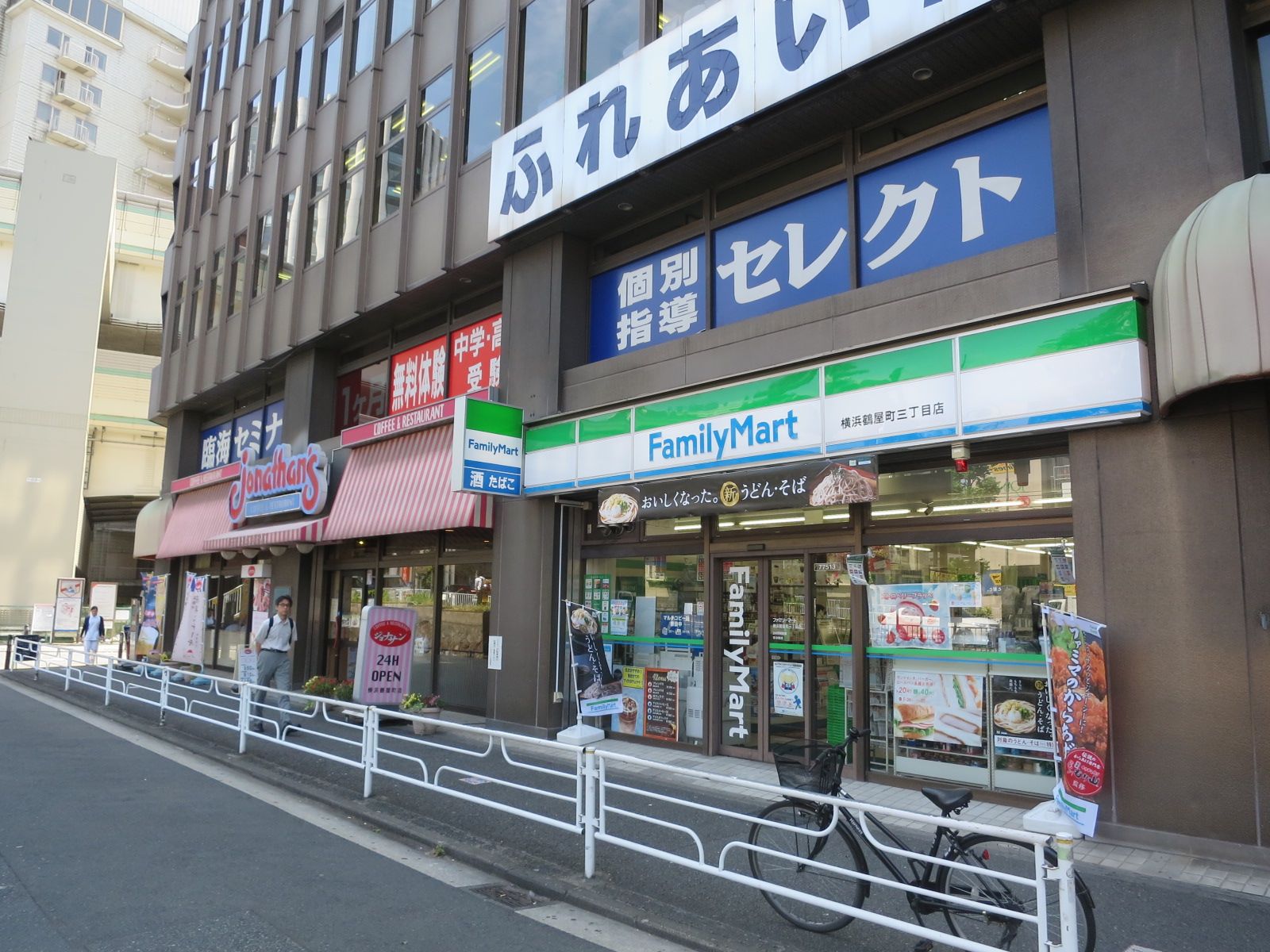1階のファミリーマート・ジョナサン