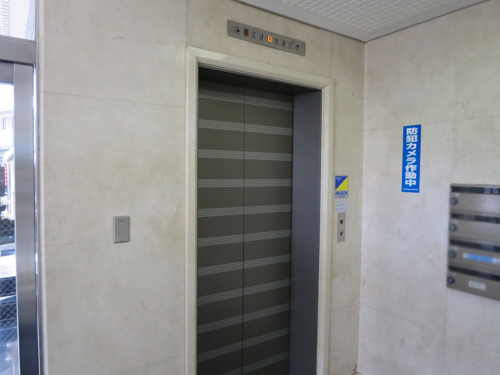 エレベーター1基