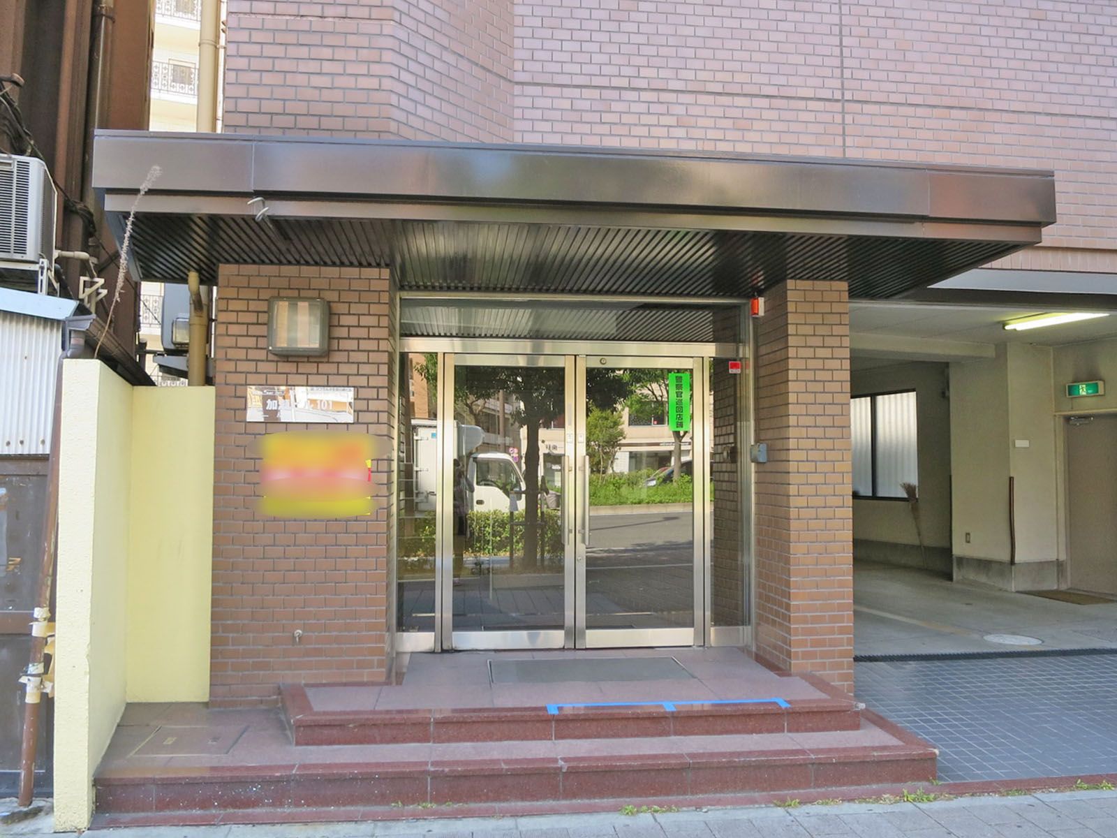 ビルエントランス