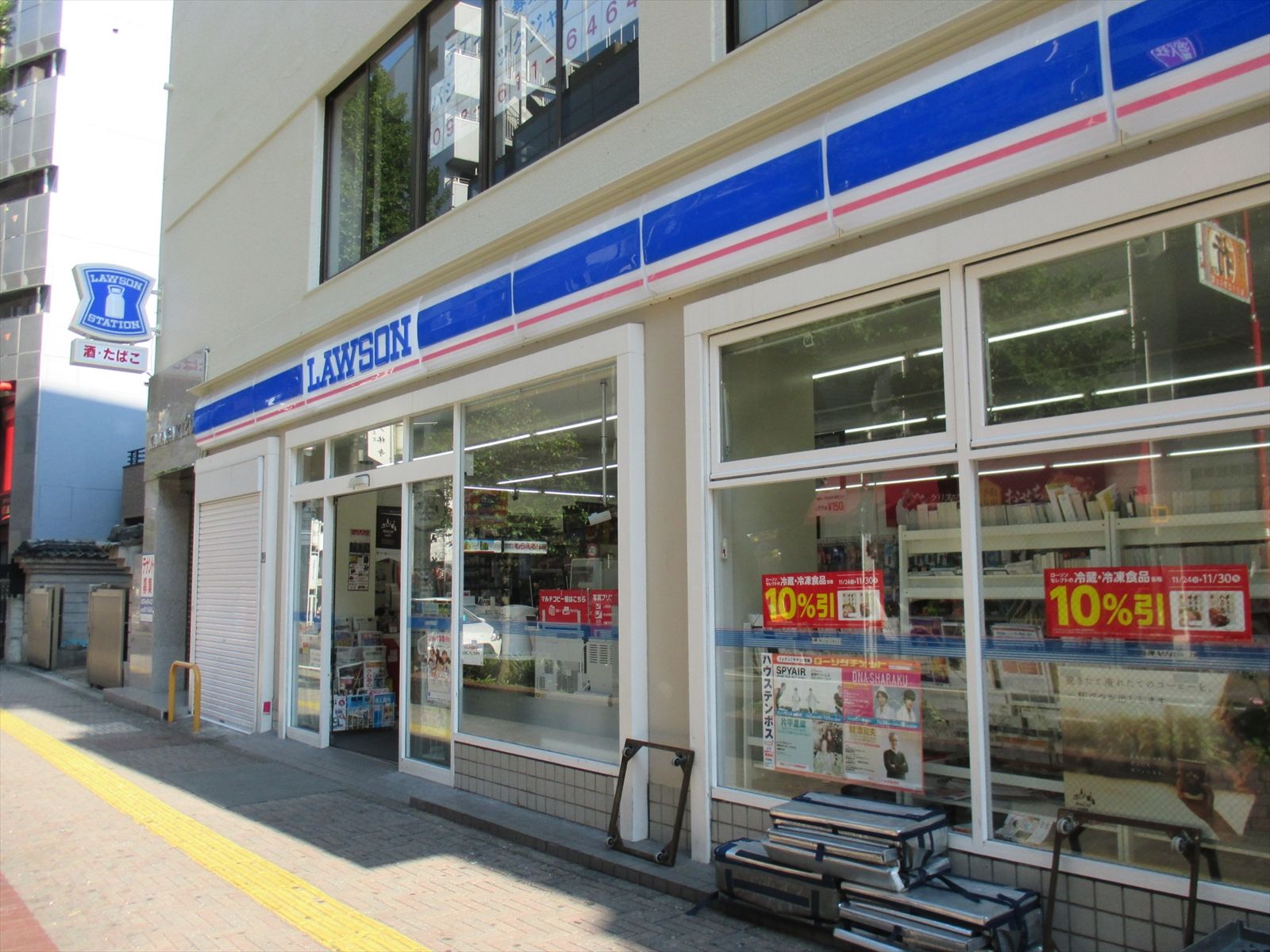 1階のローソン 福岡天神親富孝通り店