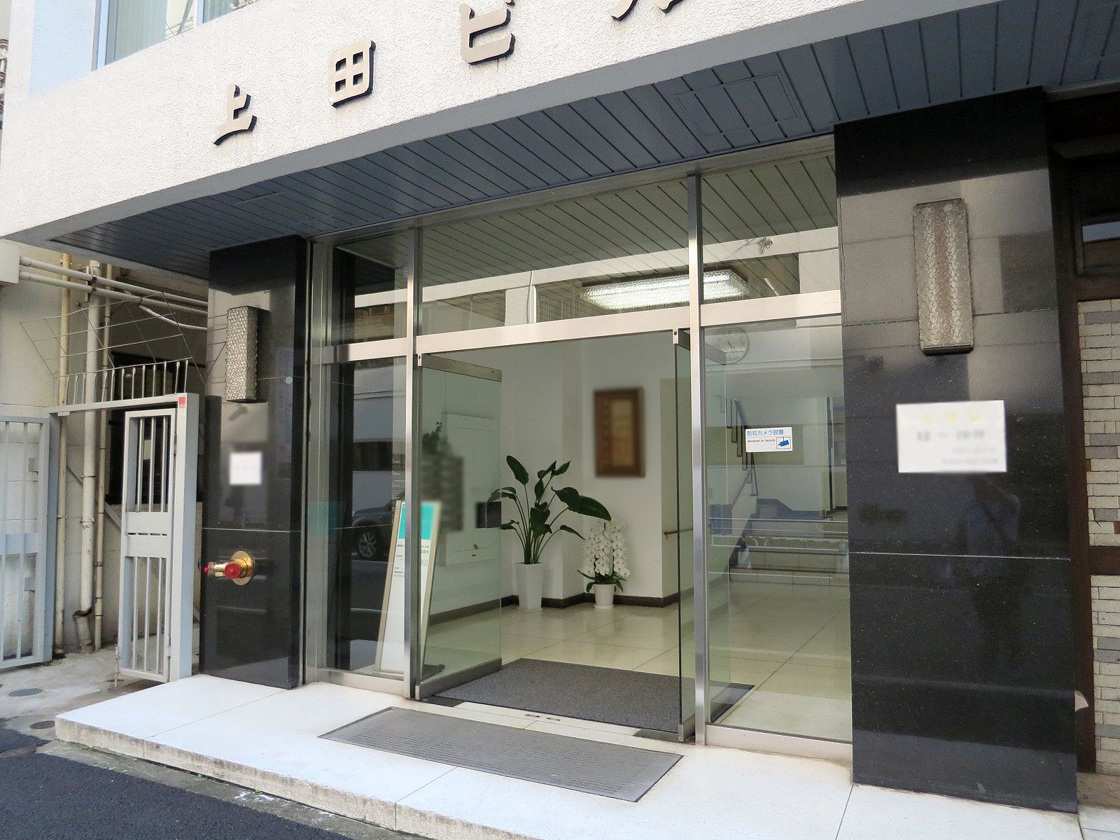 オフィス出入口