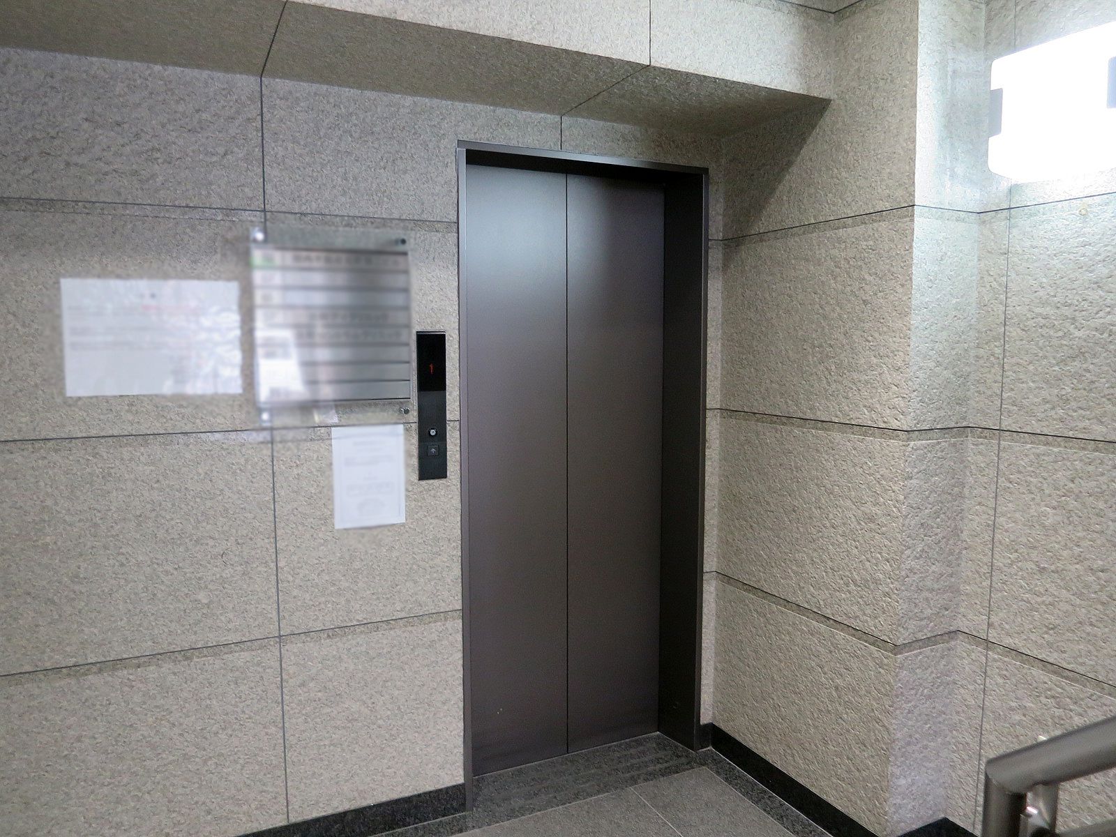 エレベーター1基