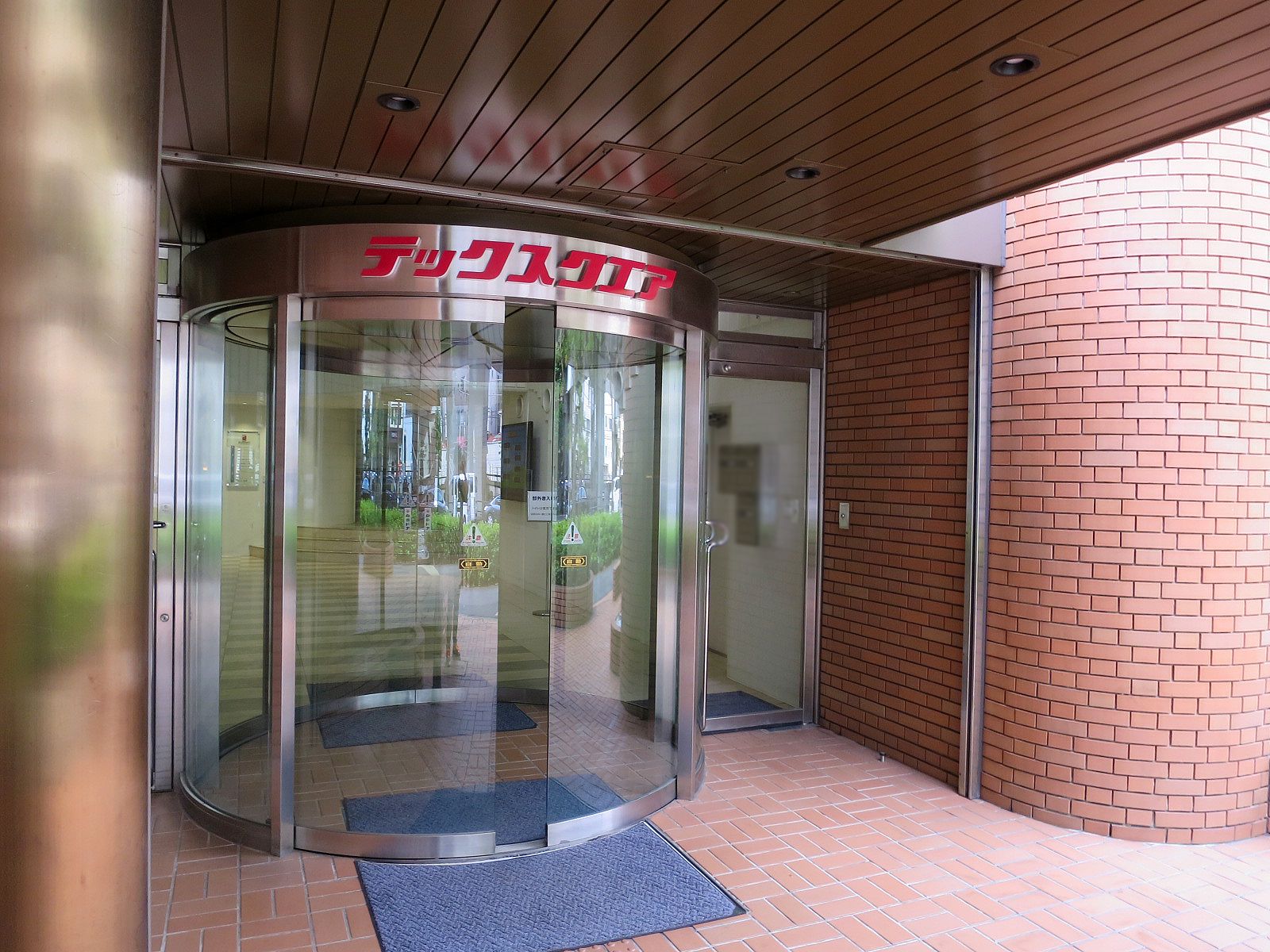 オフィス出入口