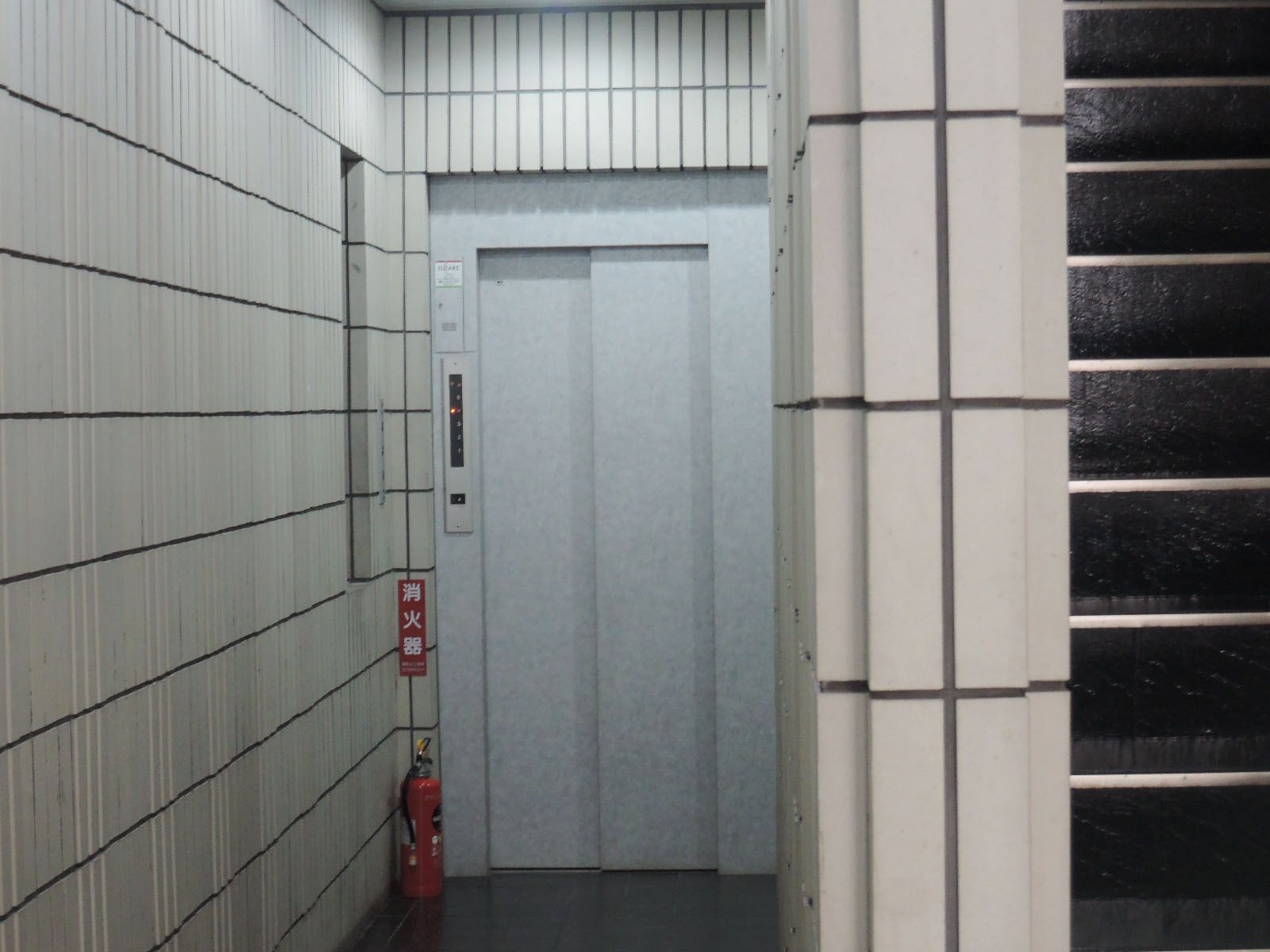エレベーター1基