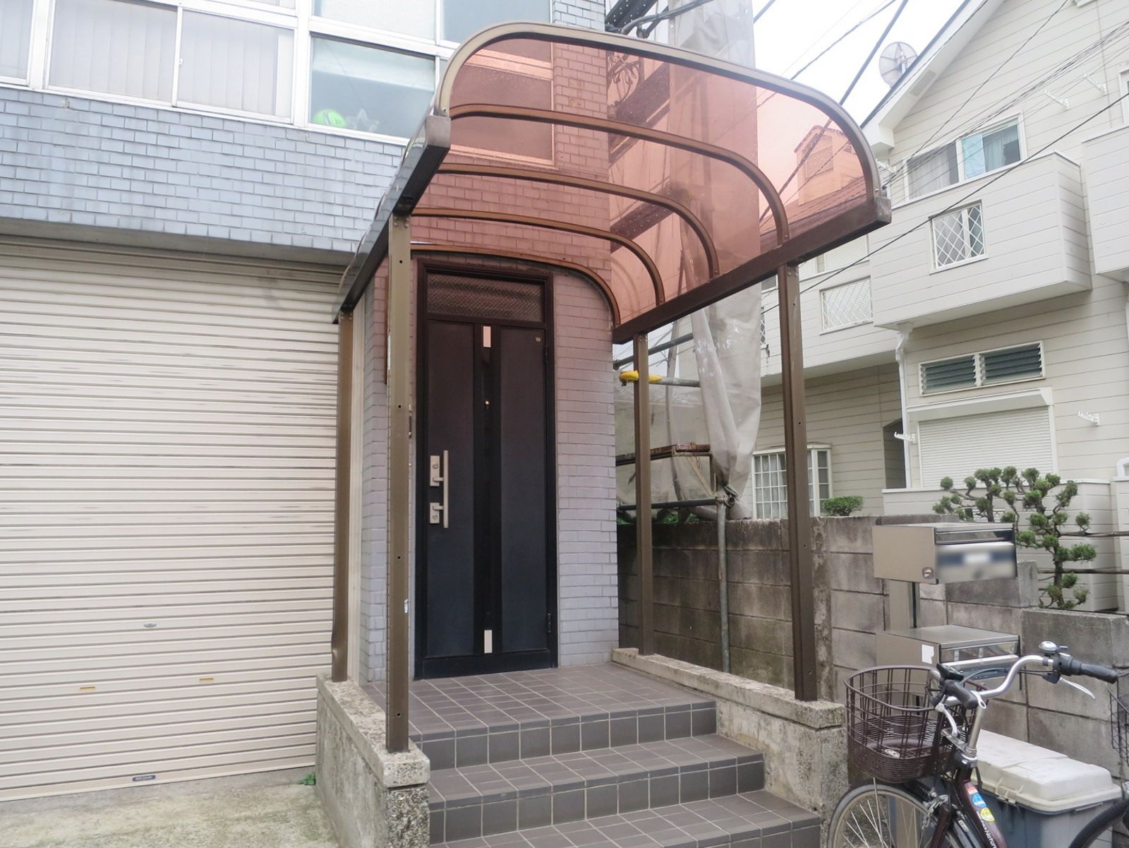 オフィスビル出入り口