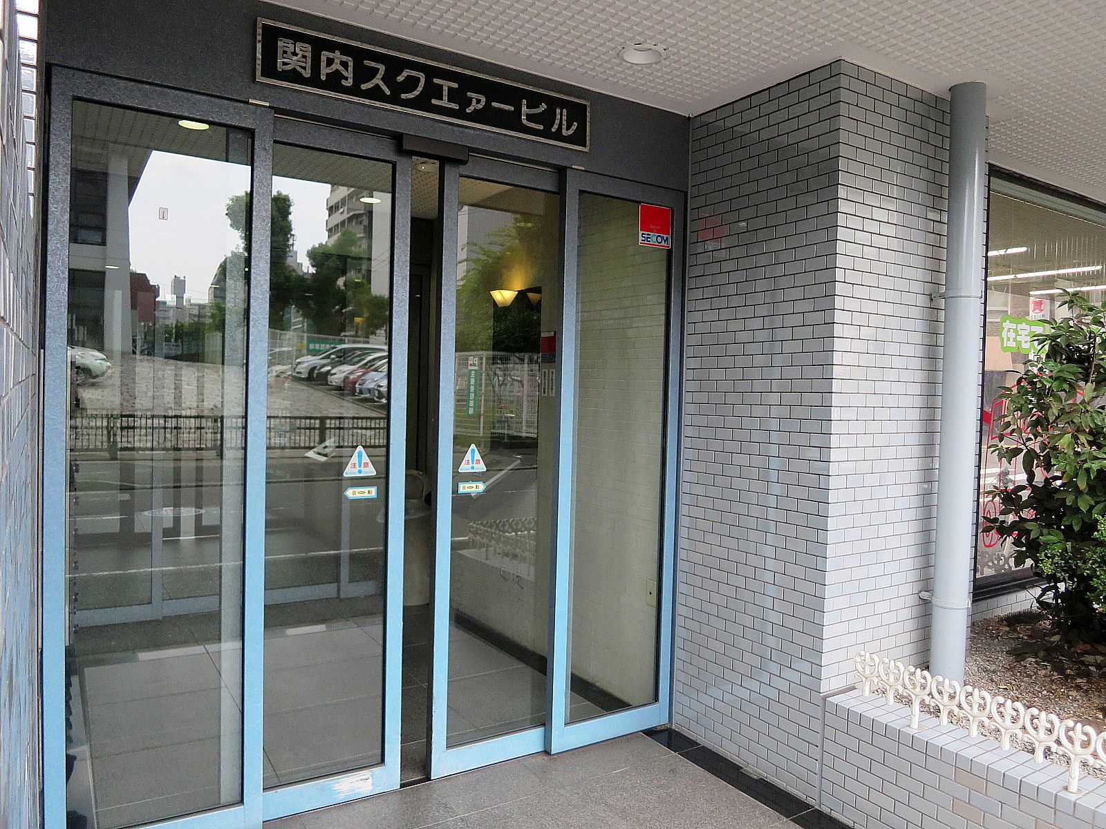 オフィス出入口
