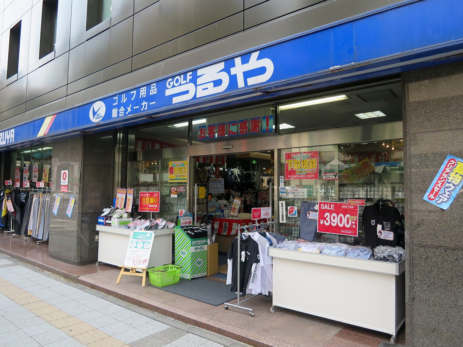 1階のゴルフショップ