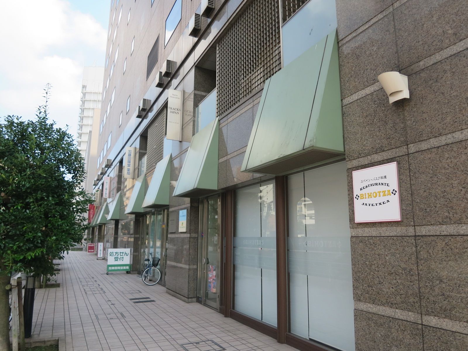 1階に複数店舗