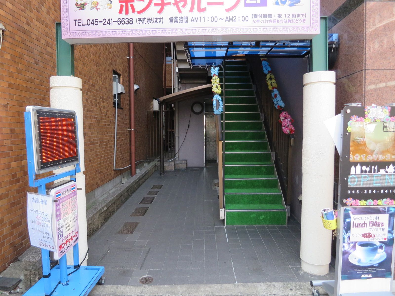 オフィス出入口