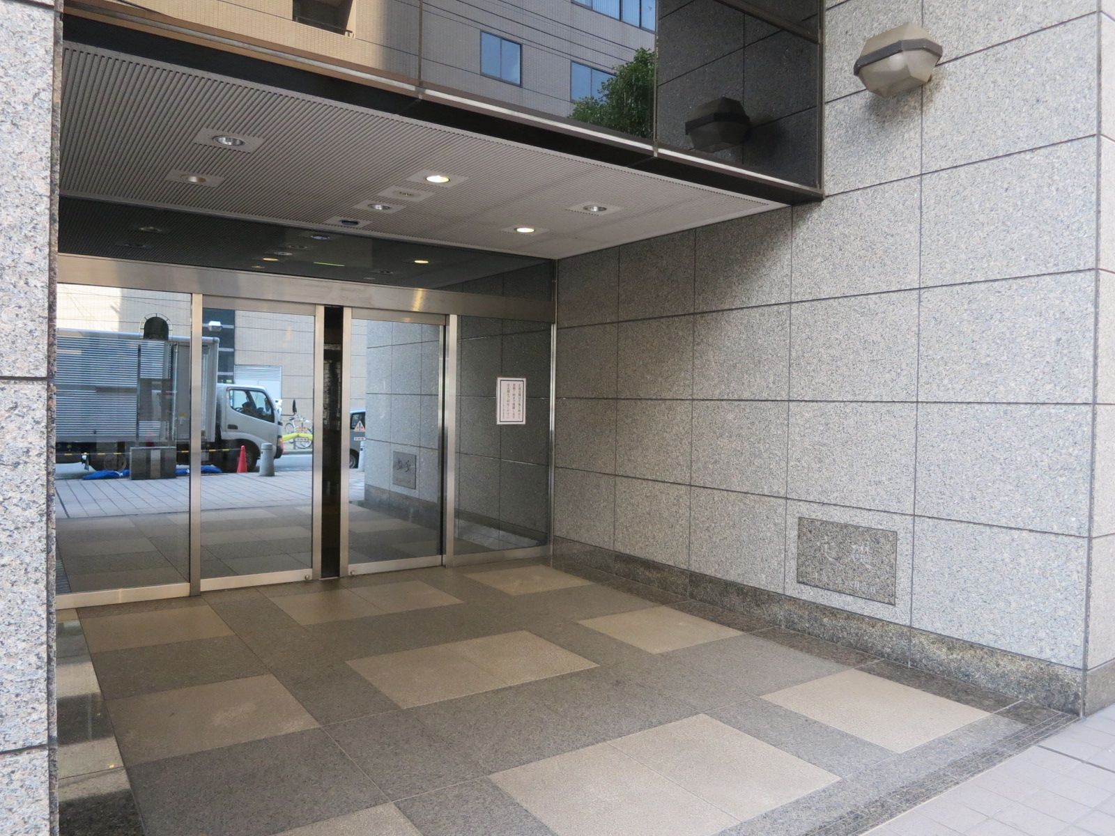 オフィス出入口
