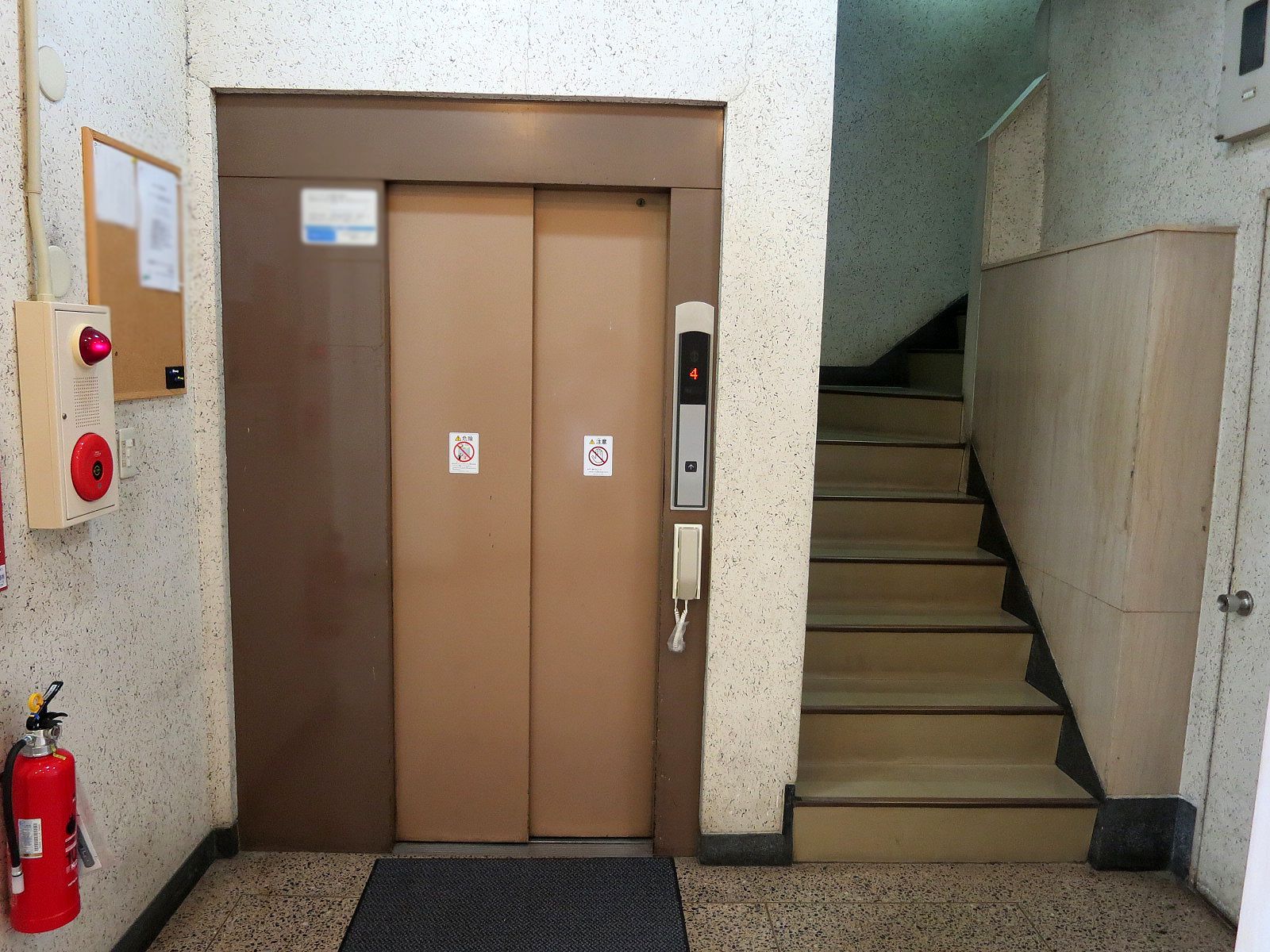 エレベーター・階段