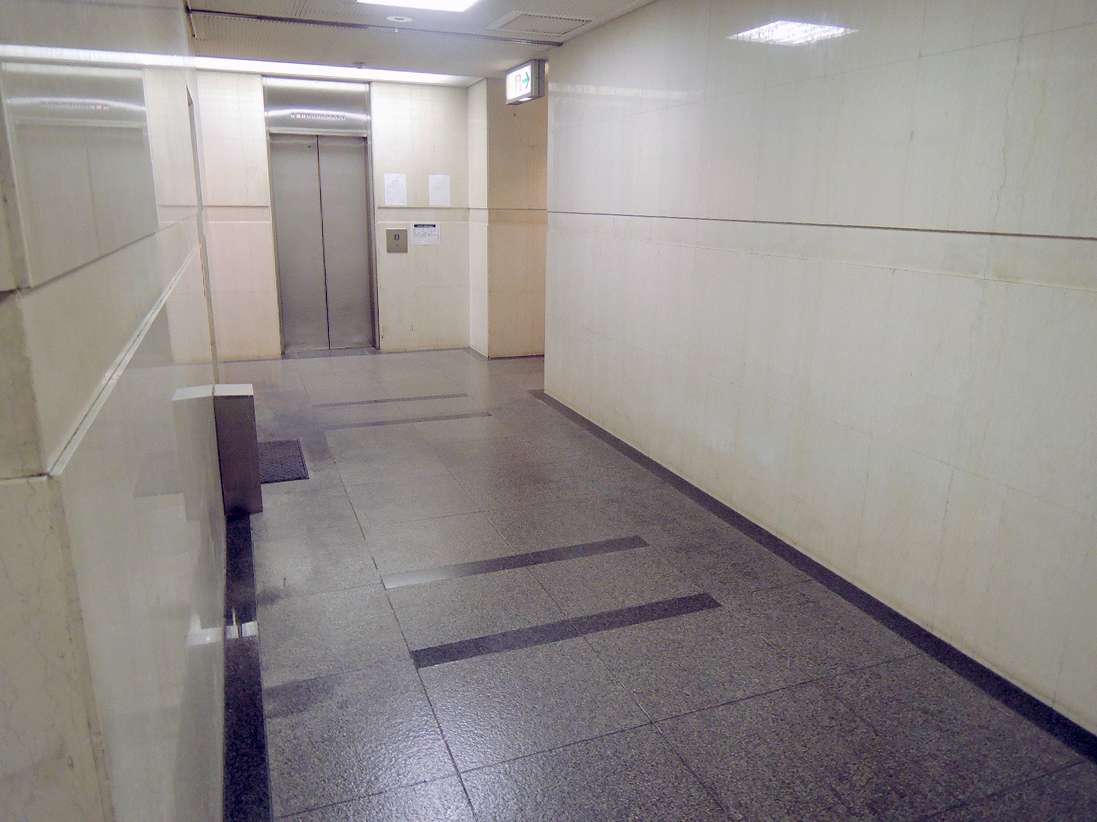 エントランスホール