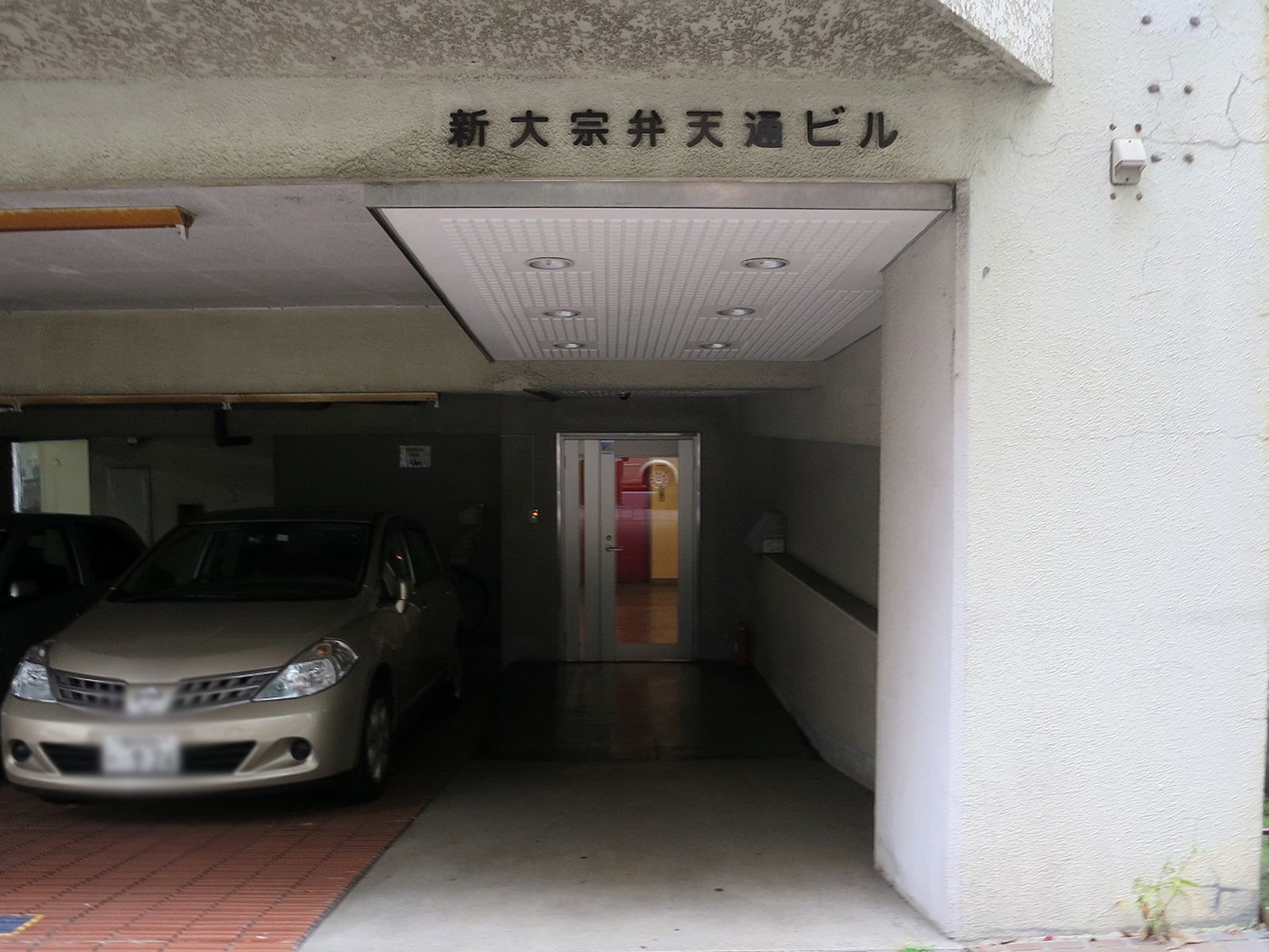 オフィス出入口