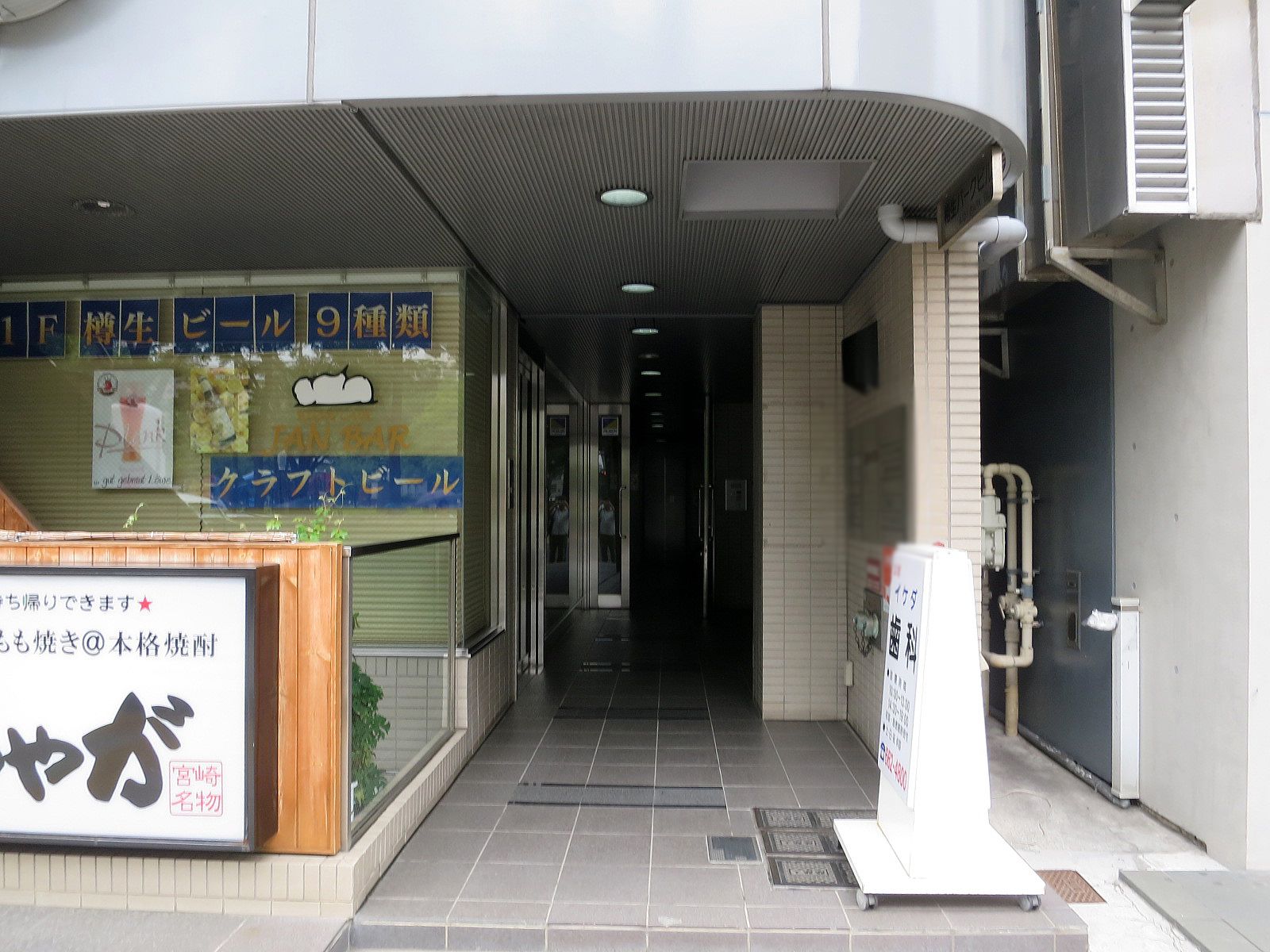 オフィス出入口