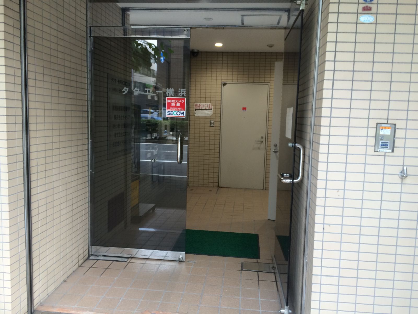 オフィス出入口