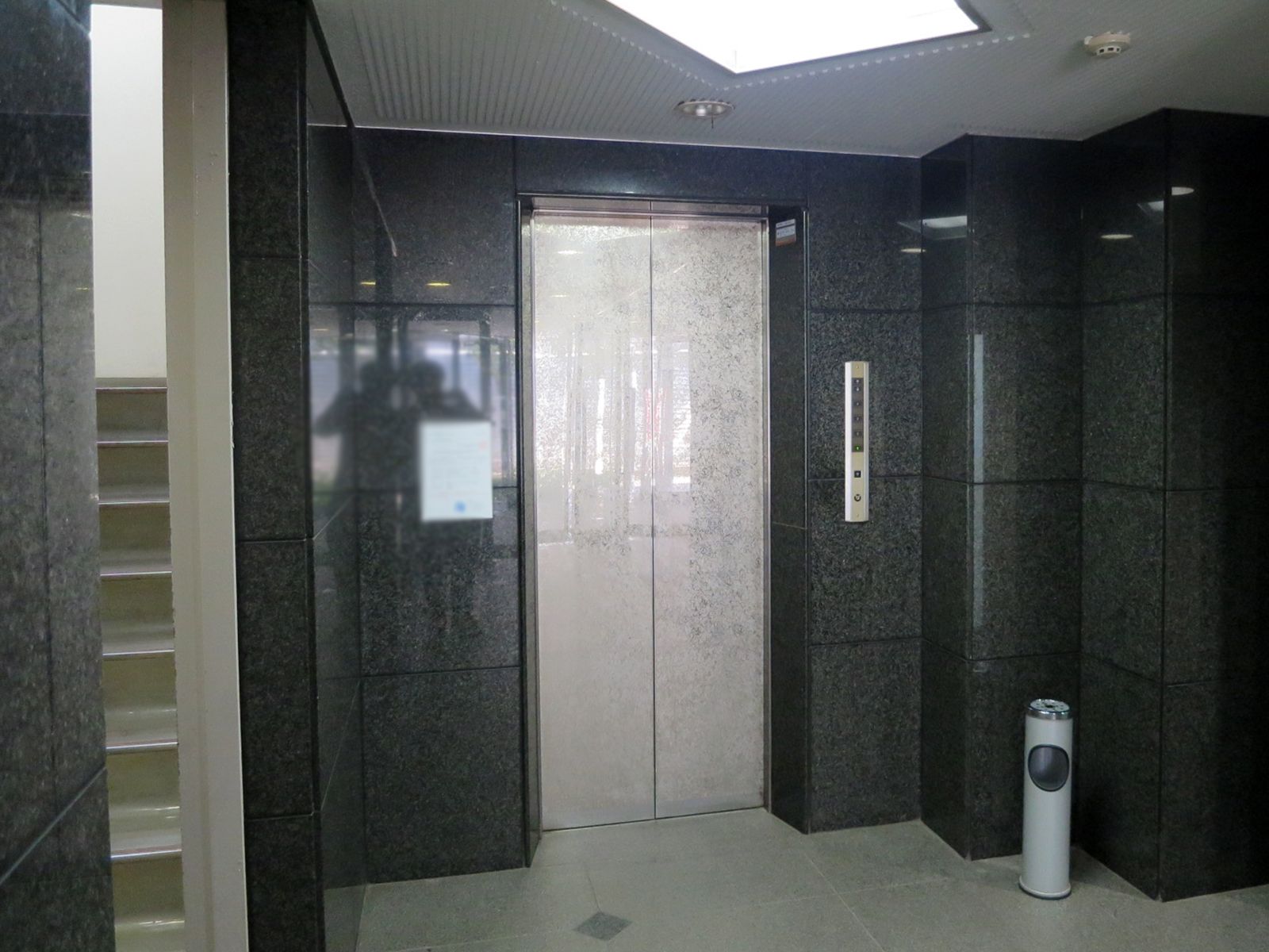 エレベーター(1基)