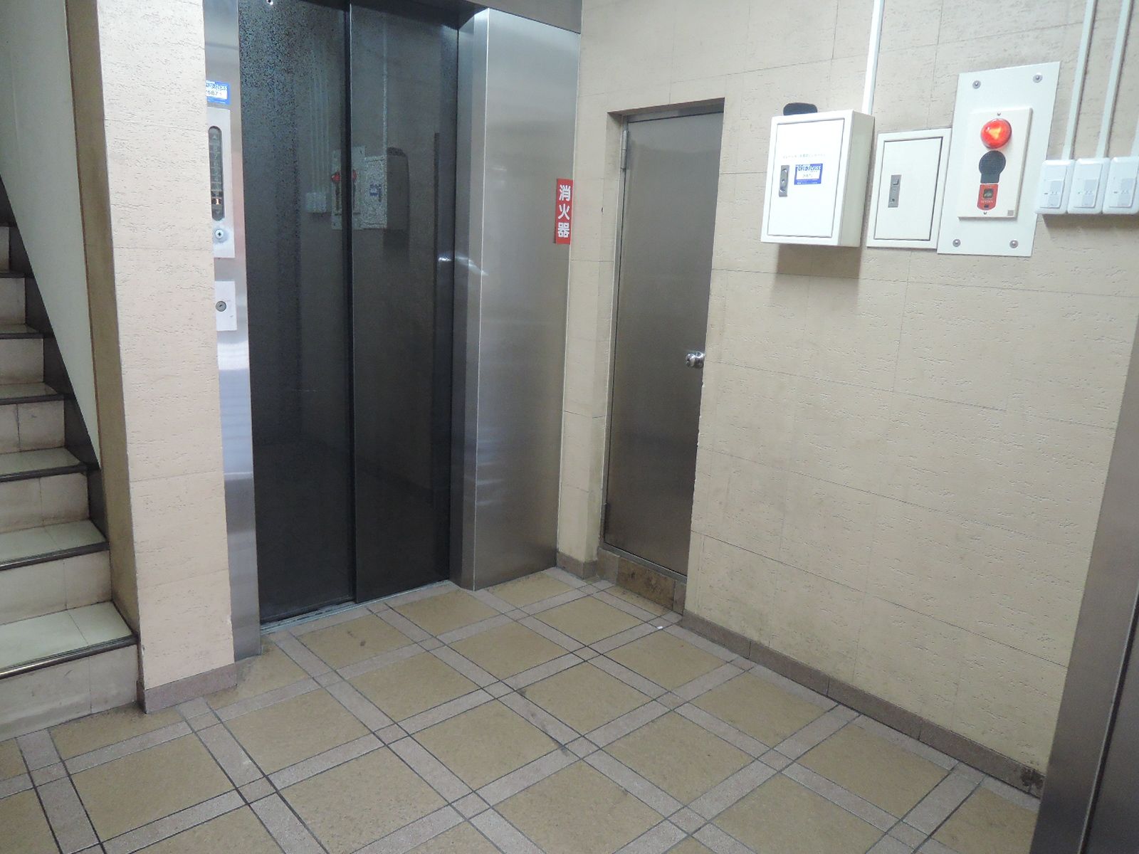 エントランス内部