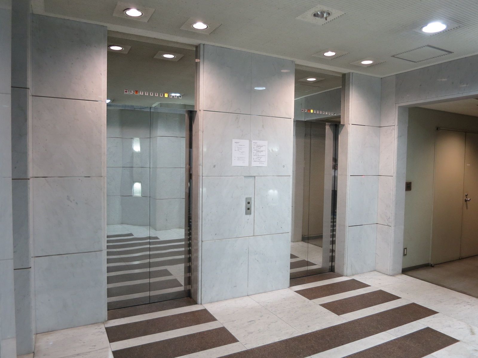 エレベーター(2基)