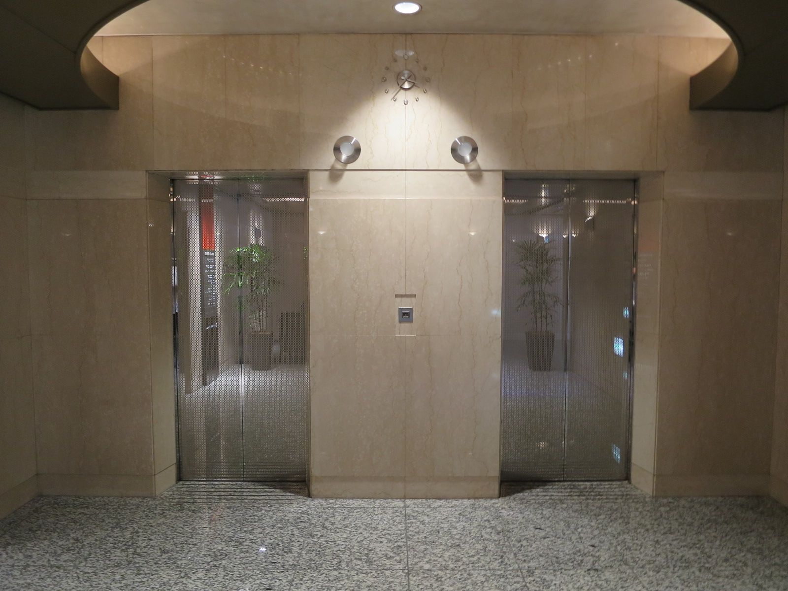 エレベーター(2基)