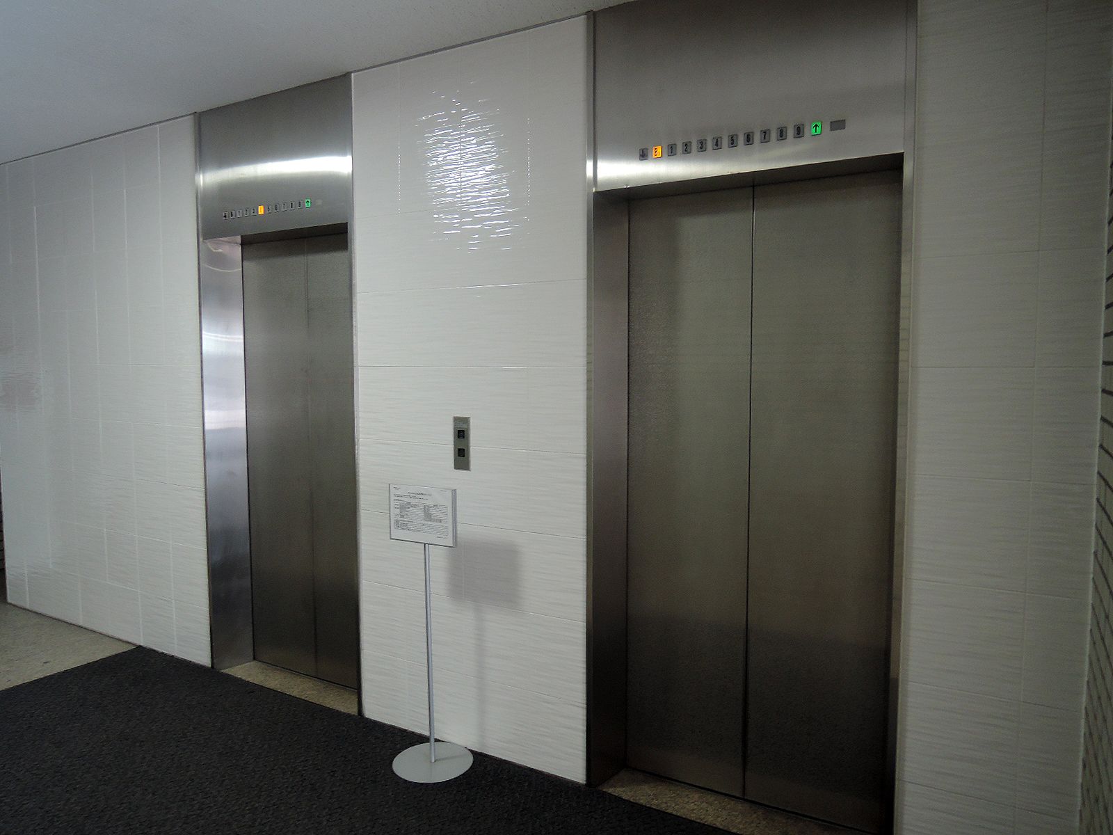 エレベーター(2基)