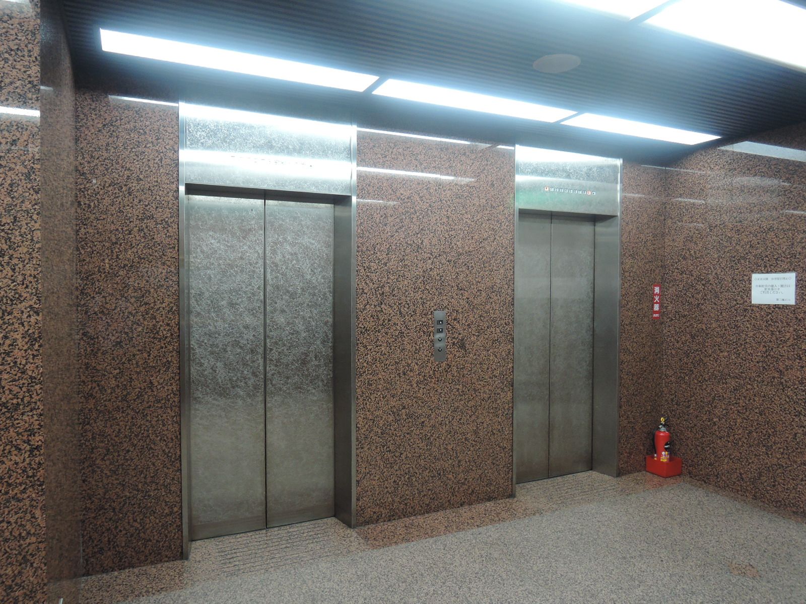 エレベーター(2基)