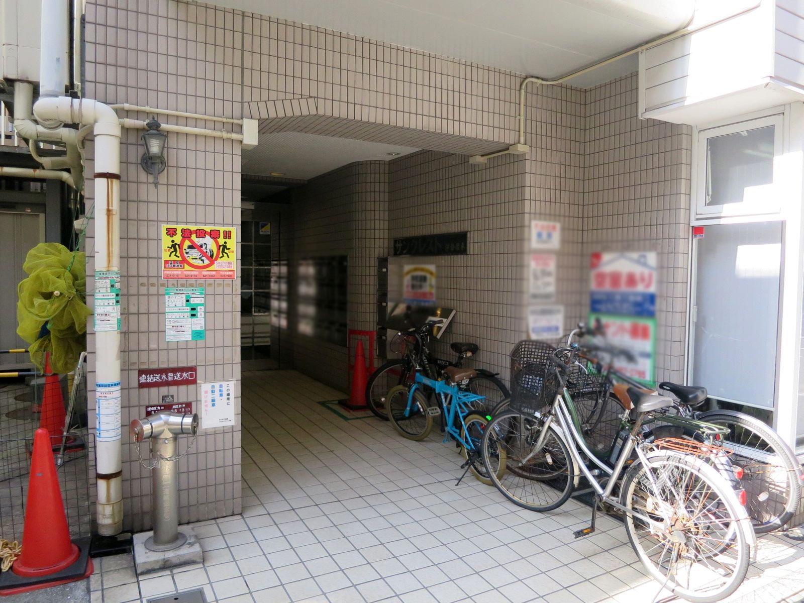 オフィス出入口