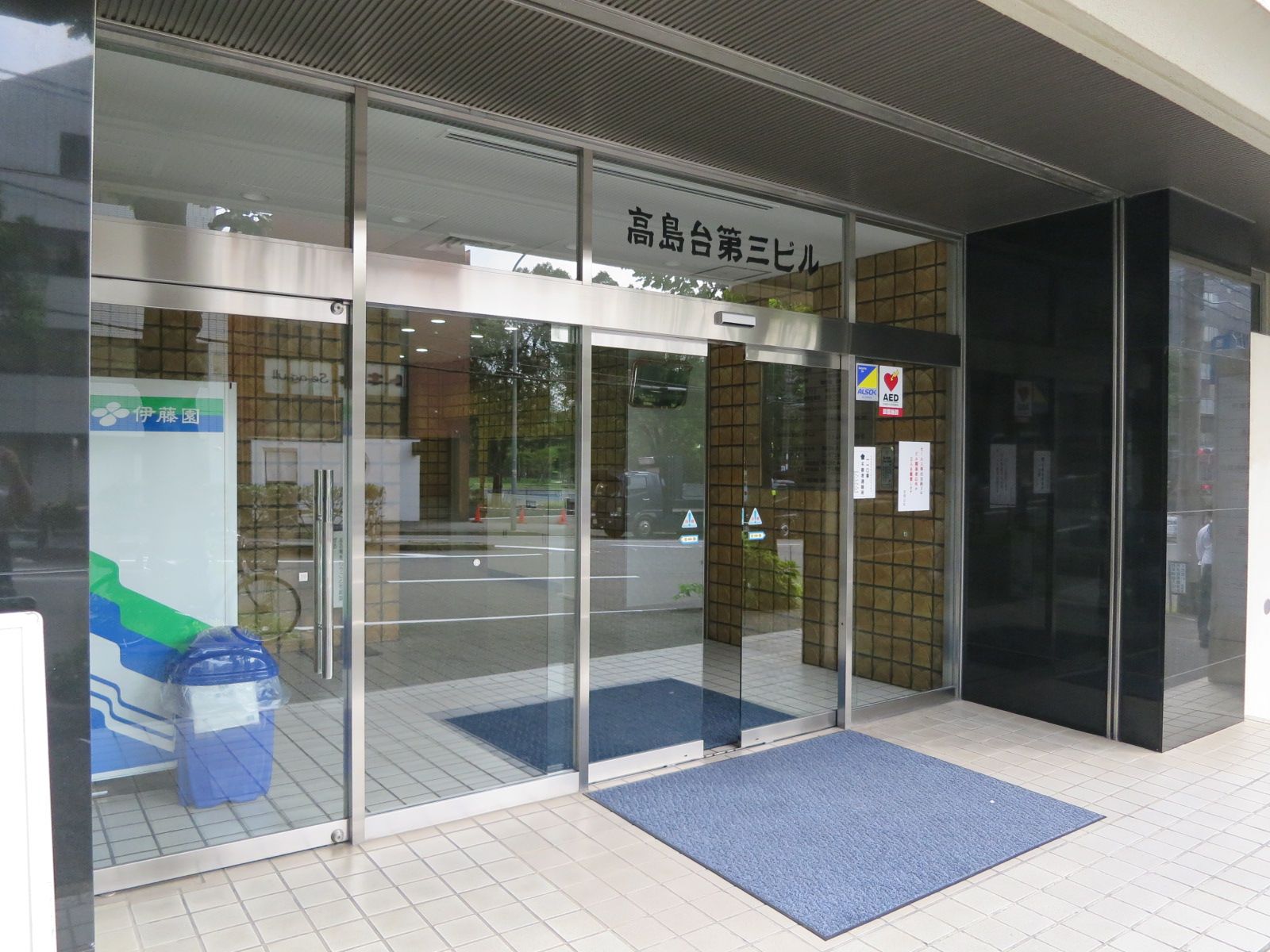 オフィス出入口