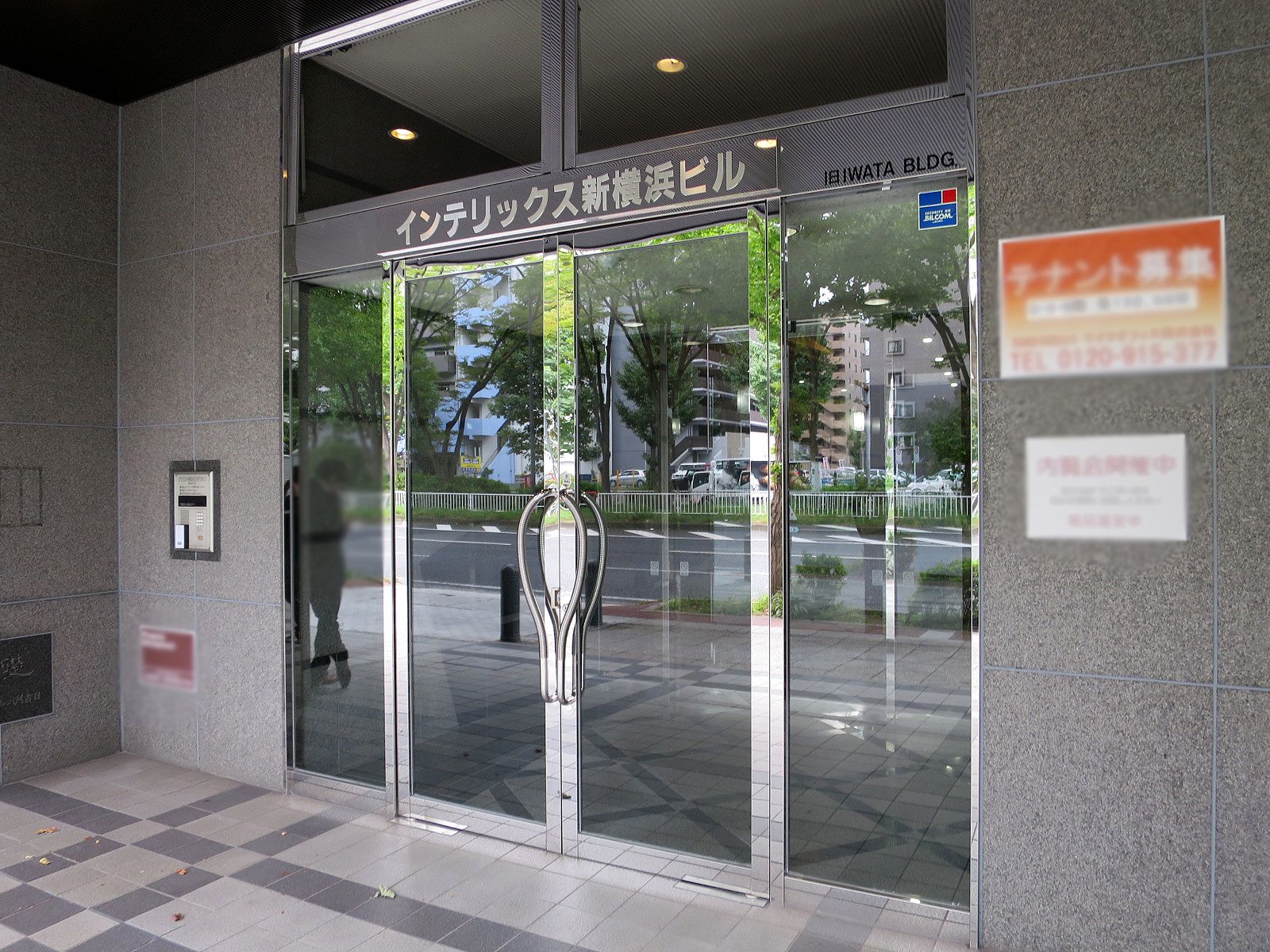 オフィスビル出入口