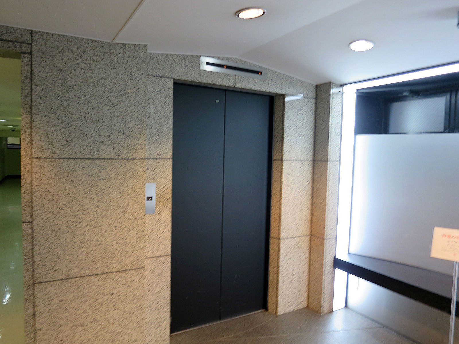 エレベーター(2基)