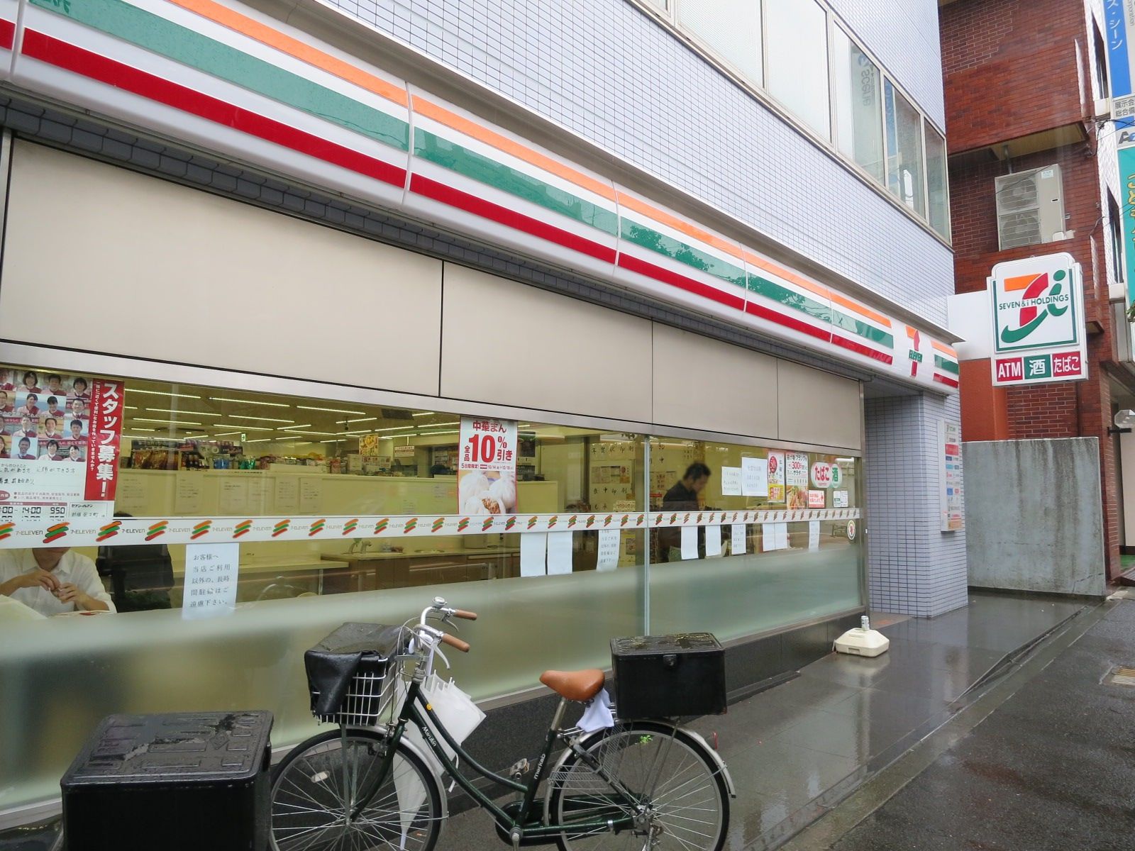 1階のセブンイレブン