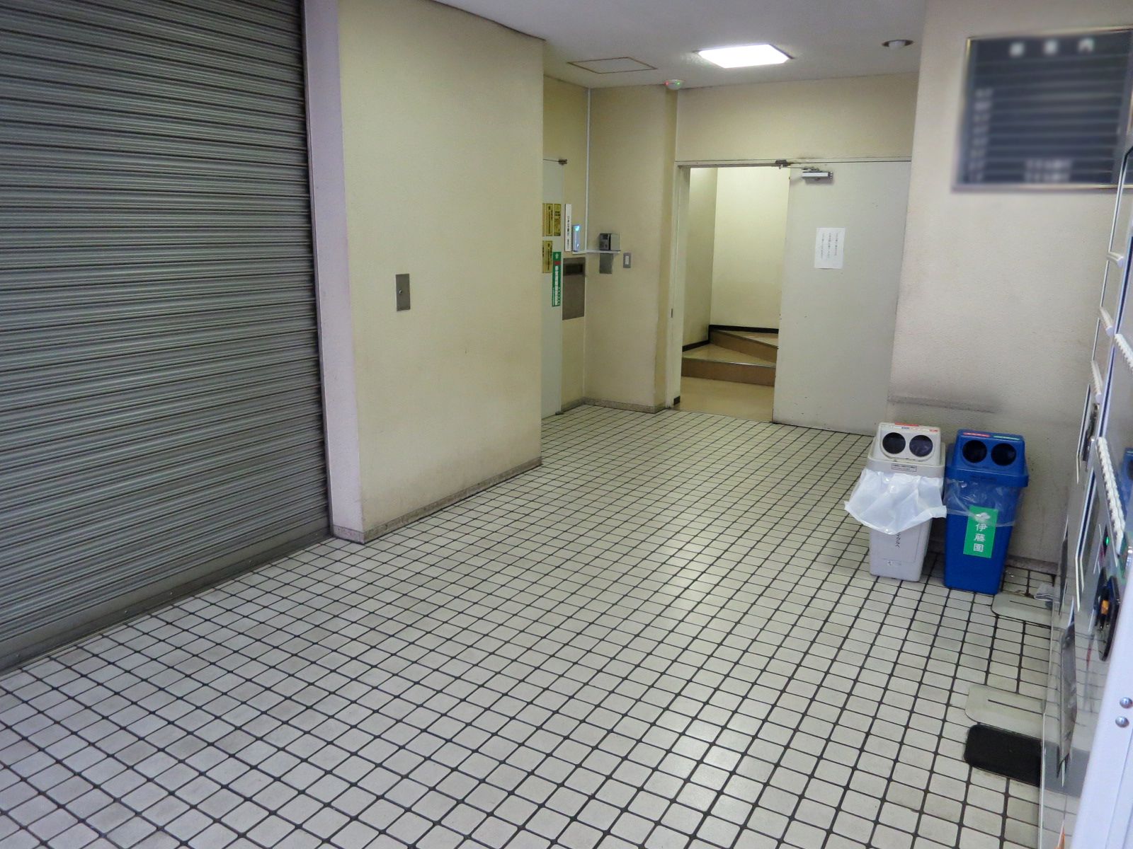 エントランスホール