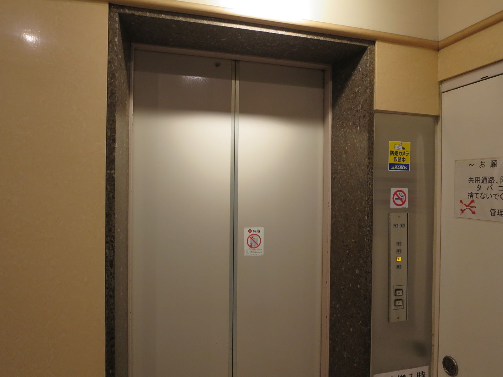 エレベーター1基