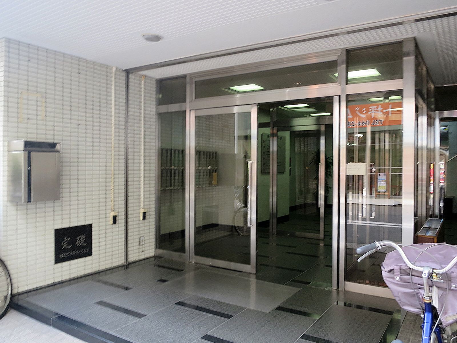 オフィス出入口