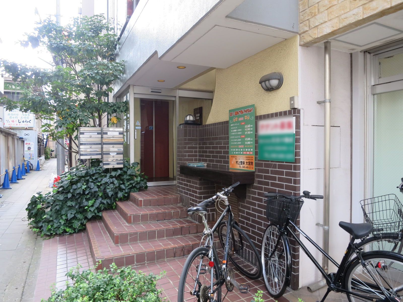 オフィスビル出入口