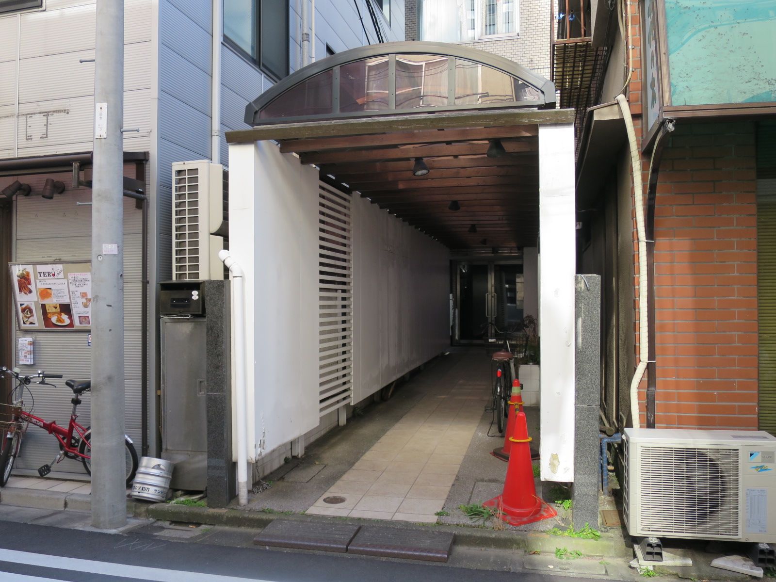 オフィス出入り口