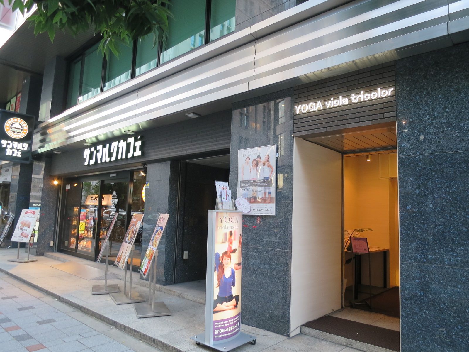 1階はサンマルクカフェ大阪本町店
