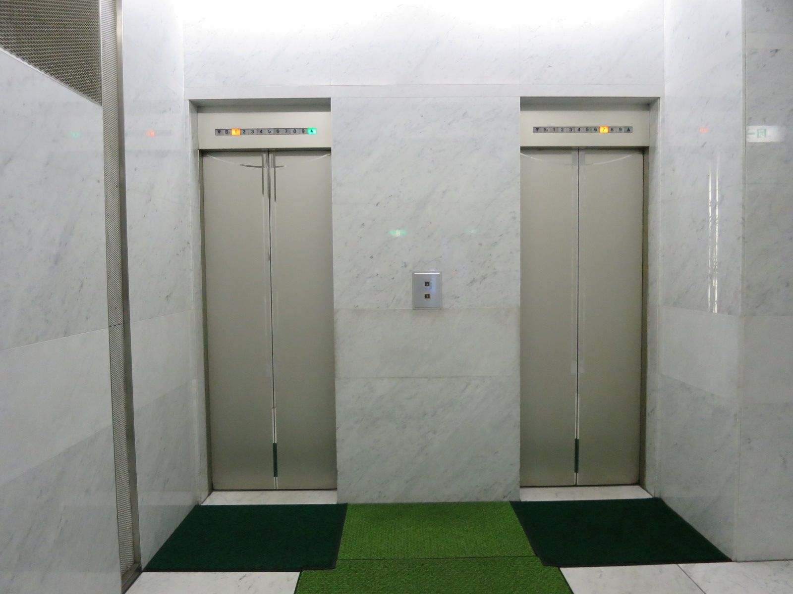 エレベーター(2基)