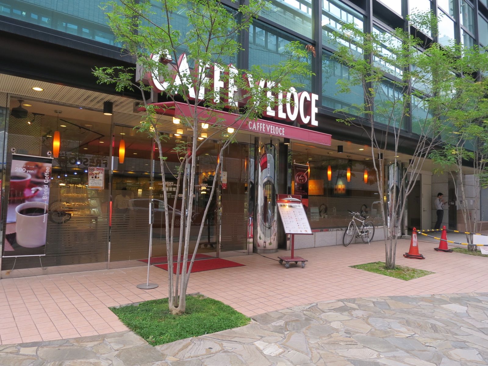 1階カフェ・ベローチェ