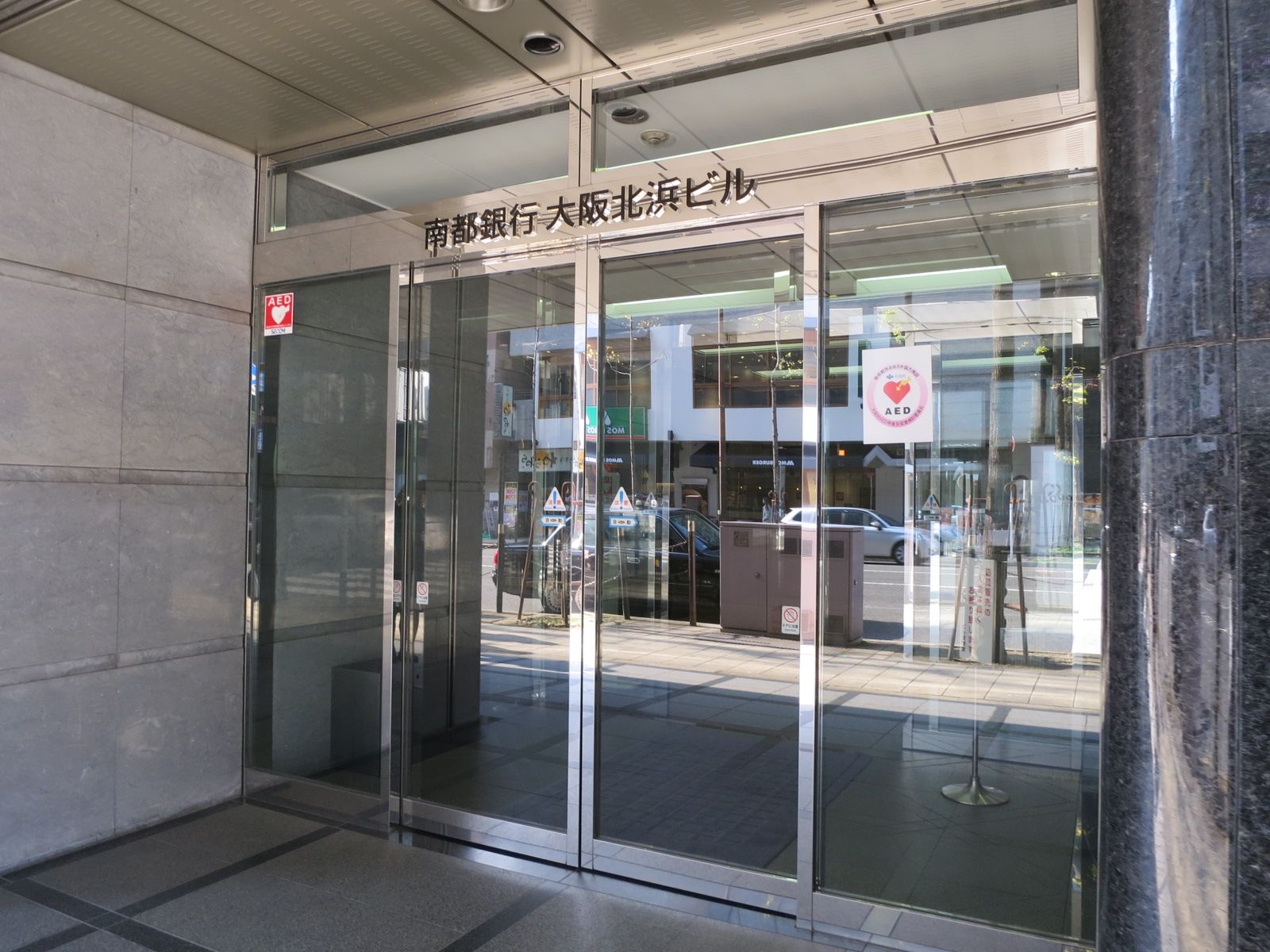 オフィスビル入口