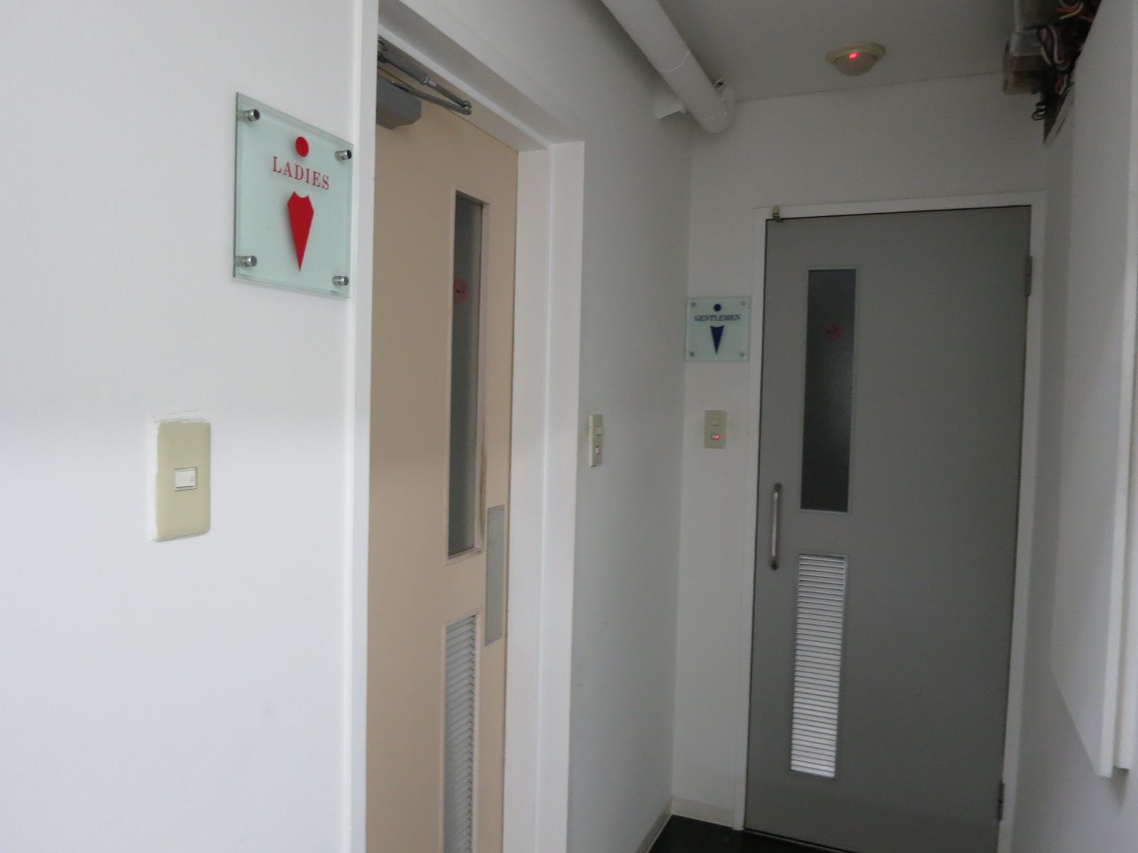 男女別トイレ