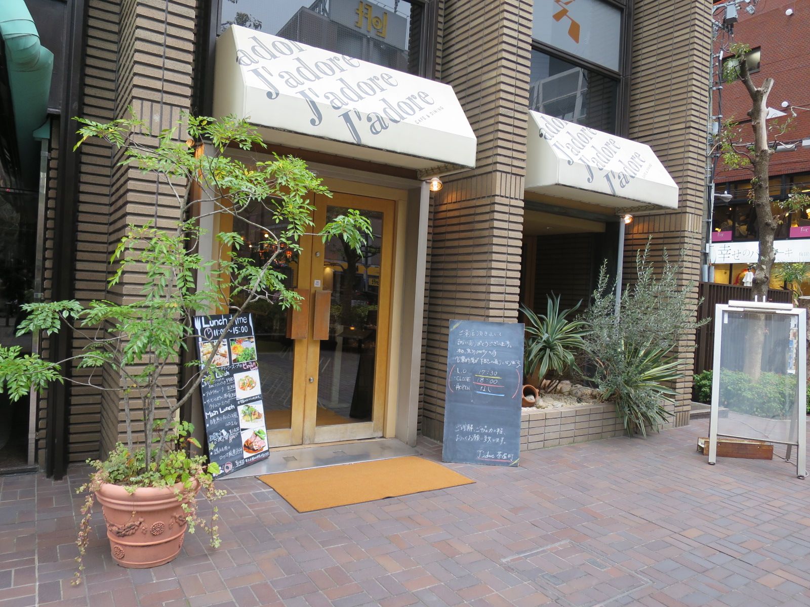 1階のジャドール 茶屋町
