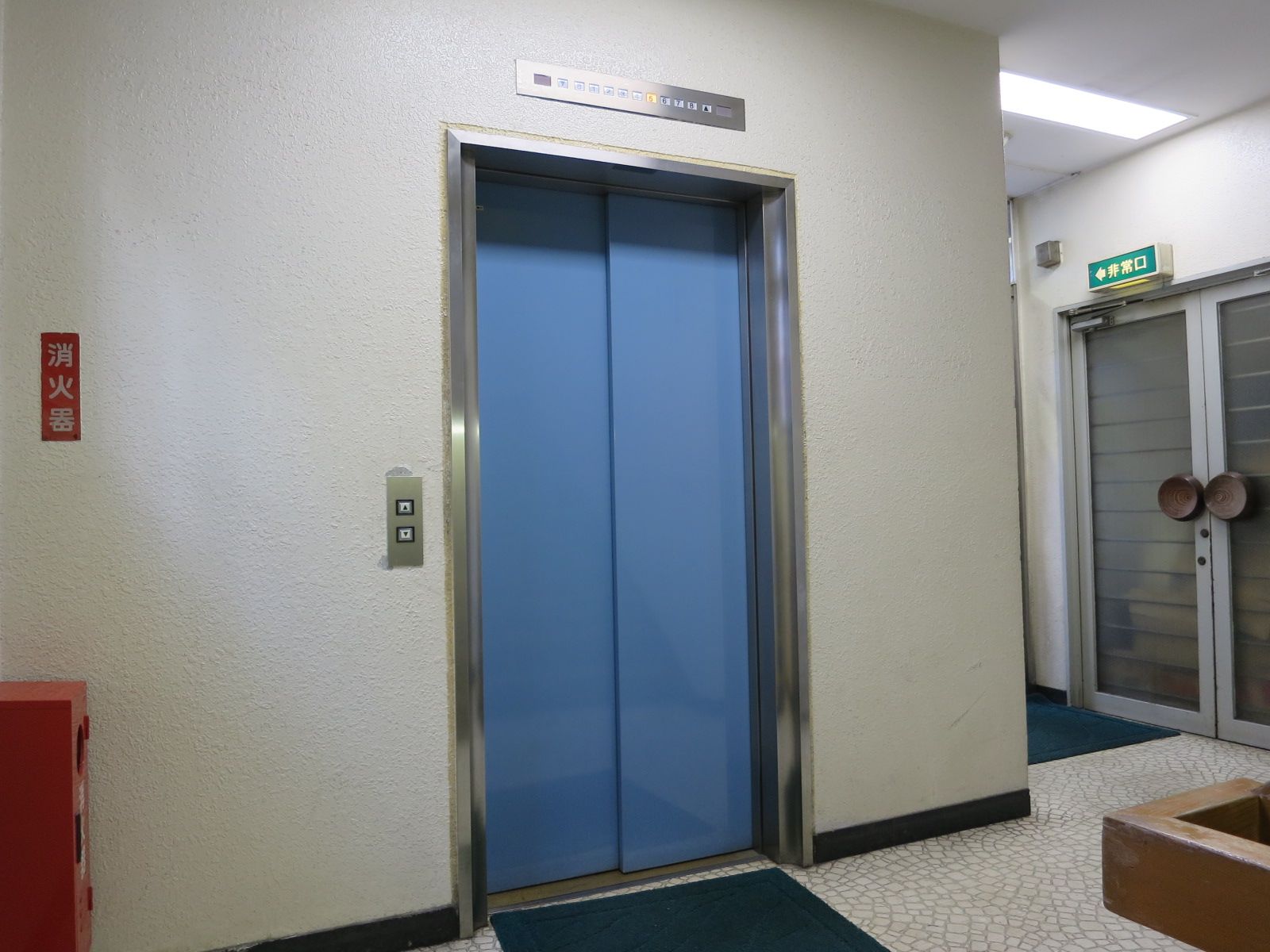 エレベーター1基