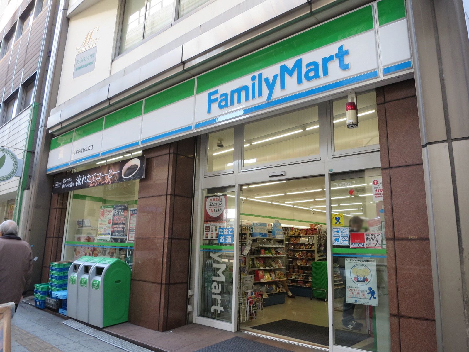 1階はファミリーマート