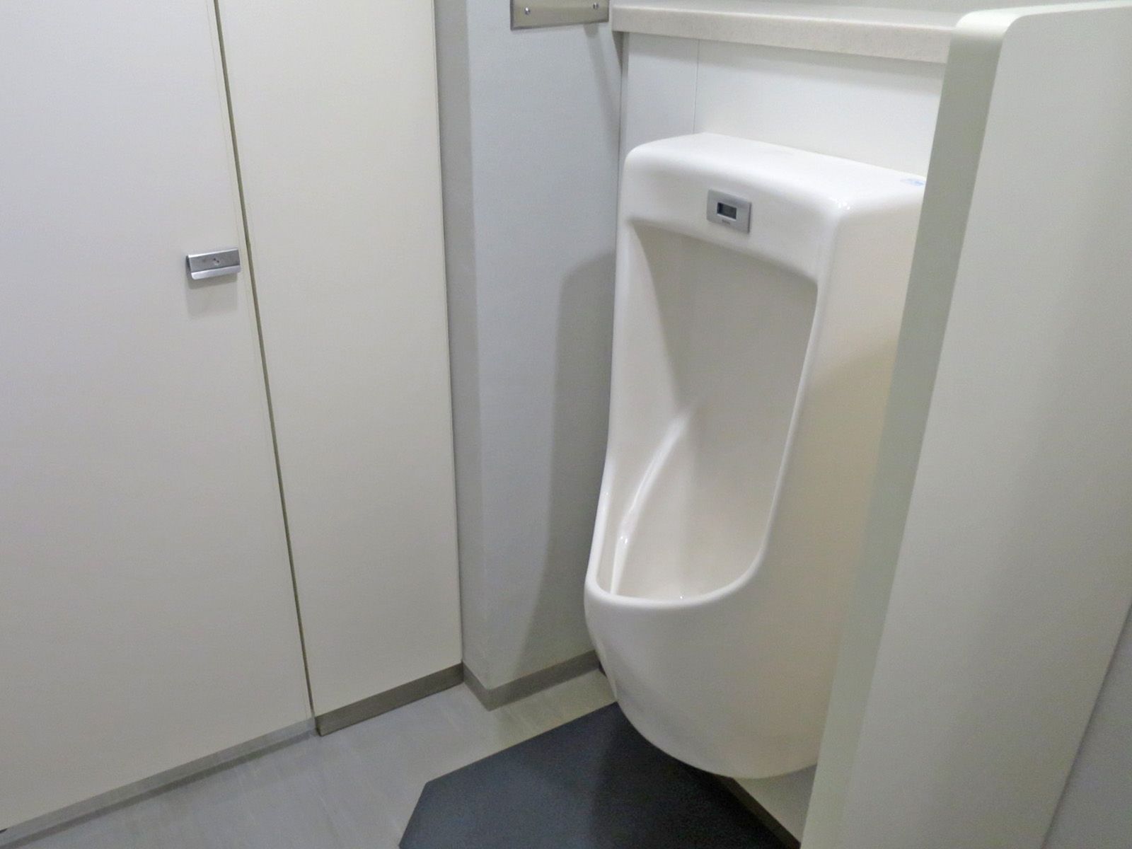 男性トイレ