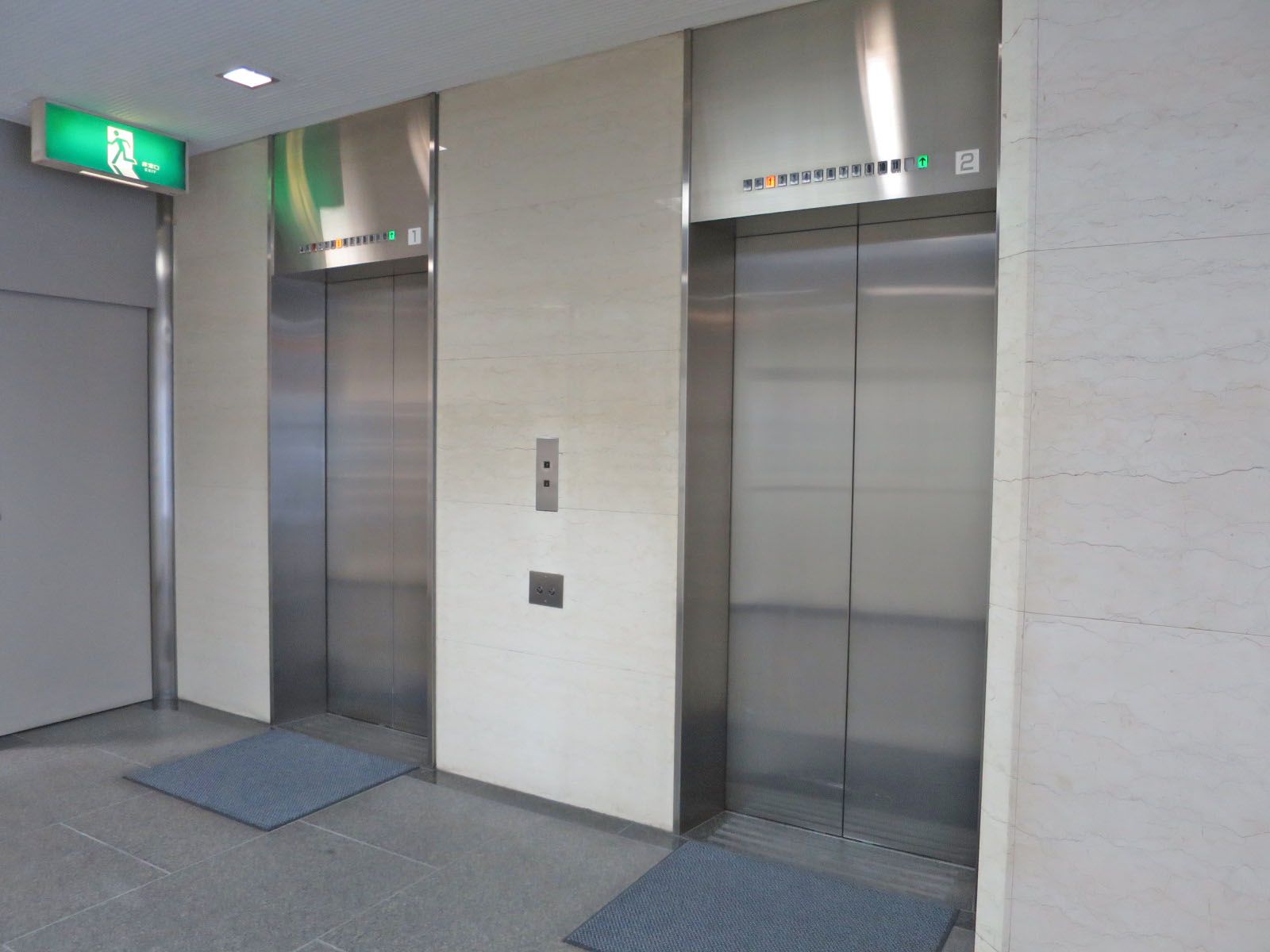 エレベーター(2基)