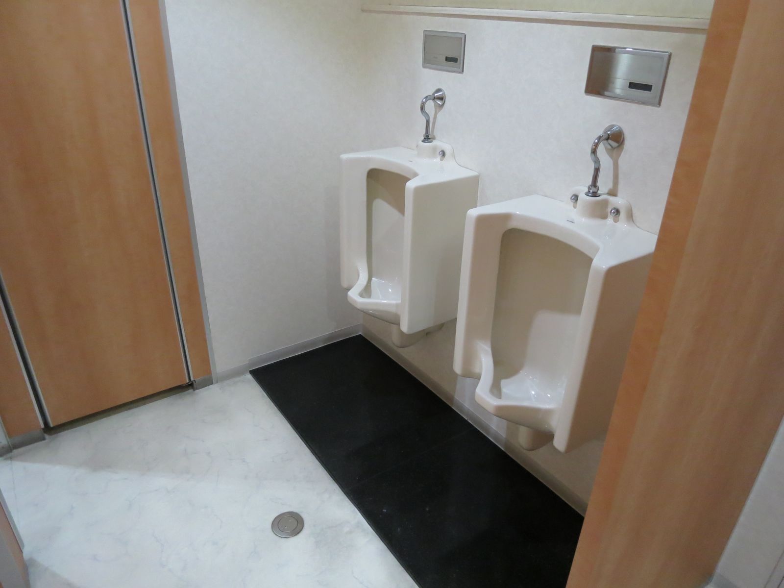 男性用トイレ